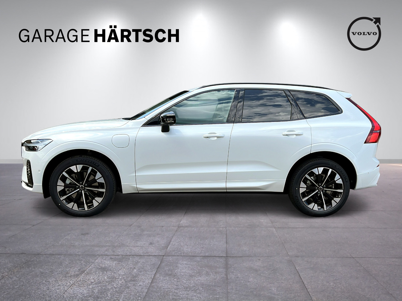 VOLVO XC60 2.0 T6 TE Ultra Dark eAWD-image-1