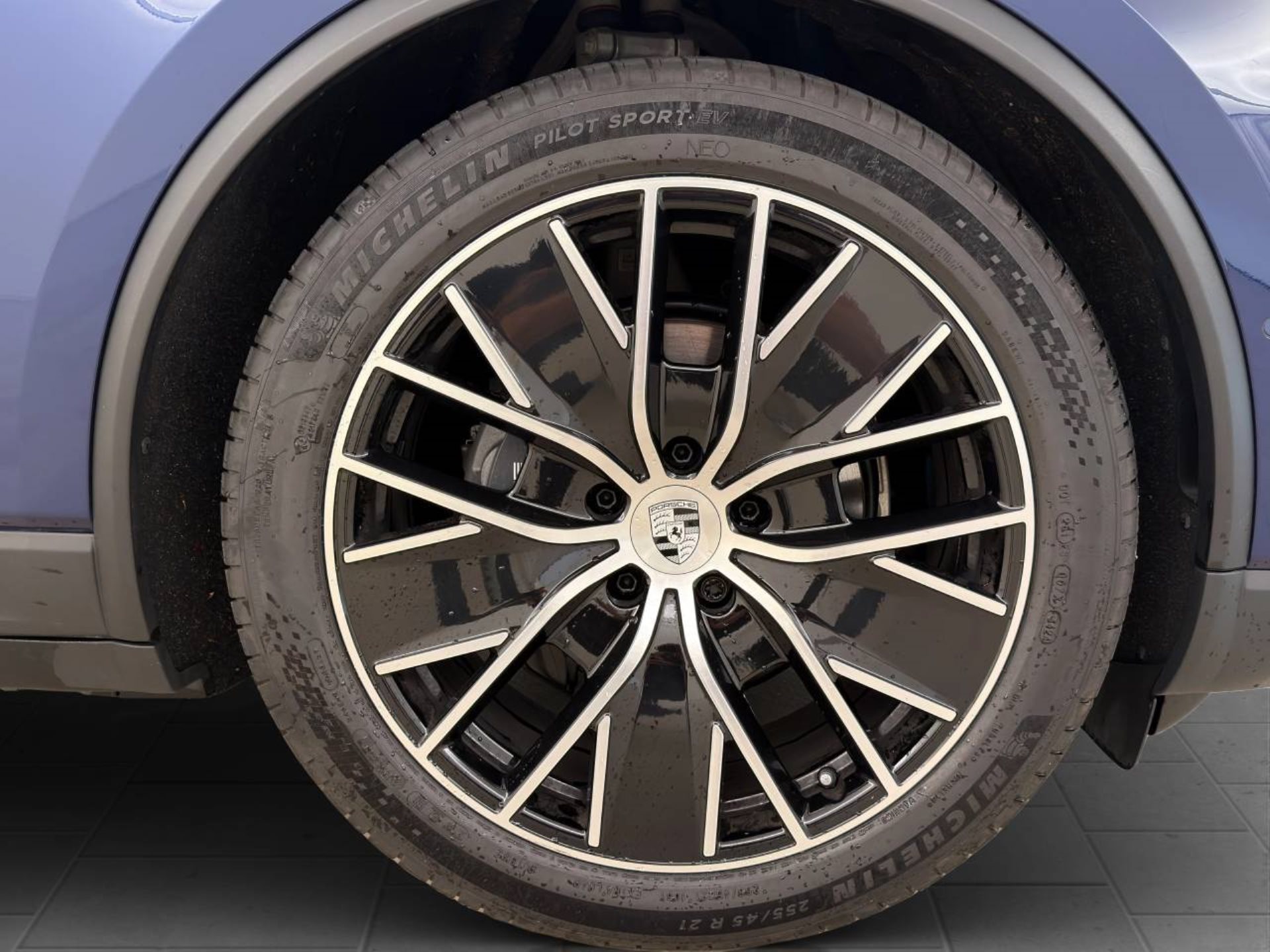 PORSCHE Macan 4-image-12