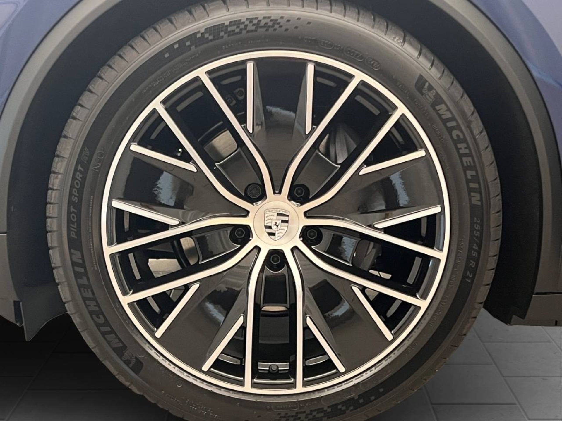 PORSCHE Macan 4-image-6