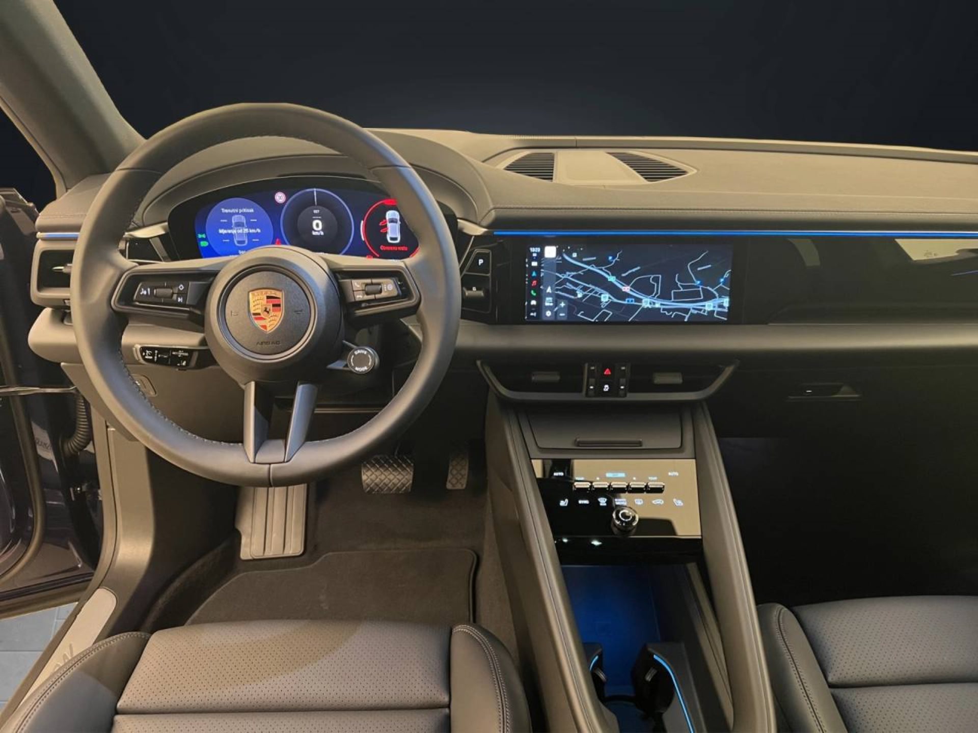 PORSCHE Macan 4-image-9