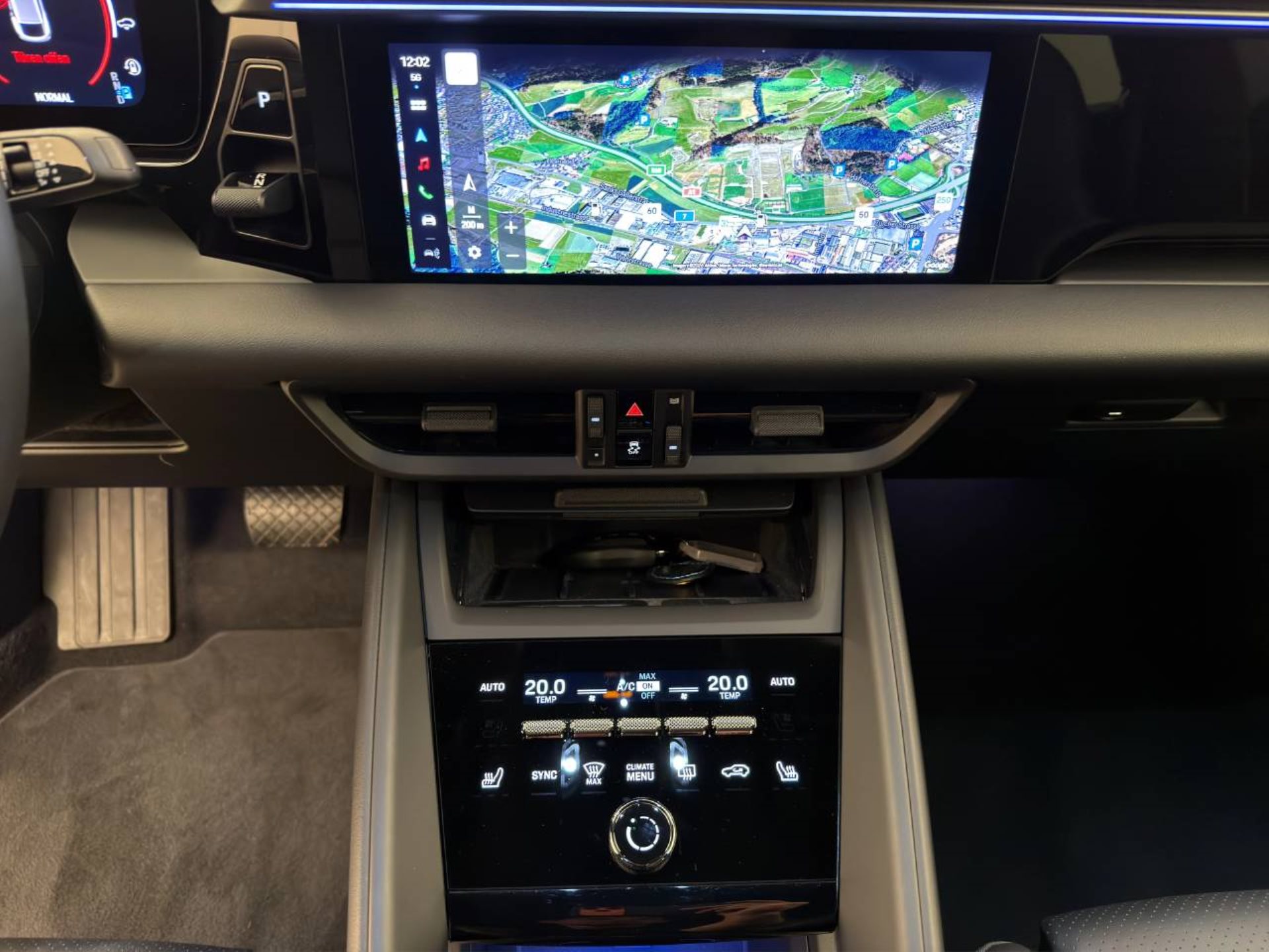 PORSCHE Macan 4-image-15