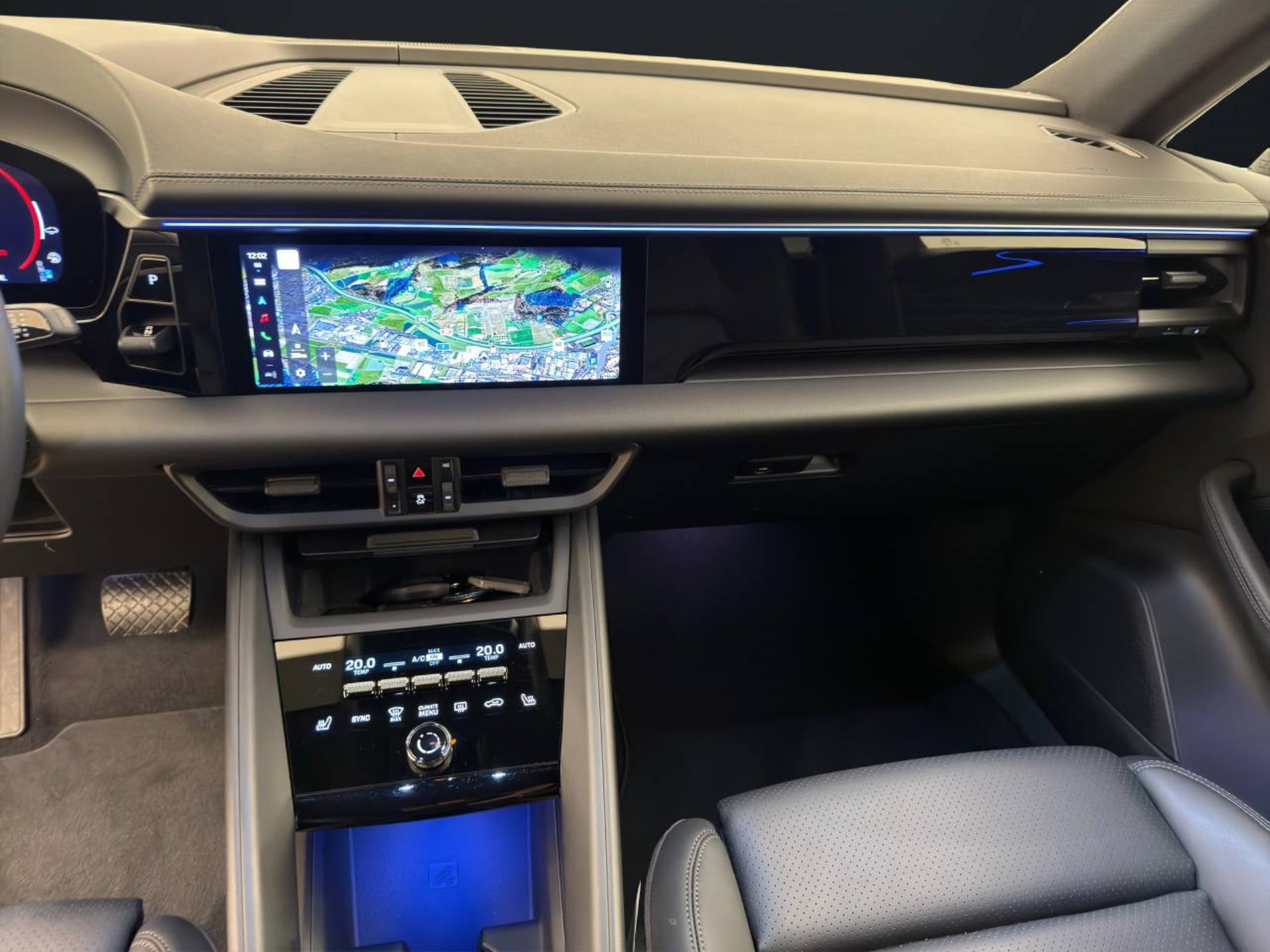 PORSCHE Macan 4-image-15