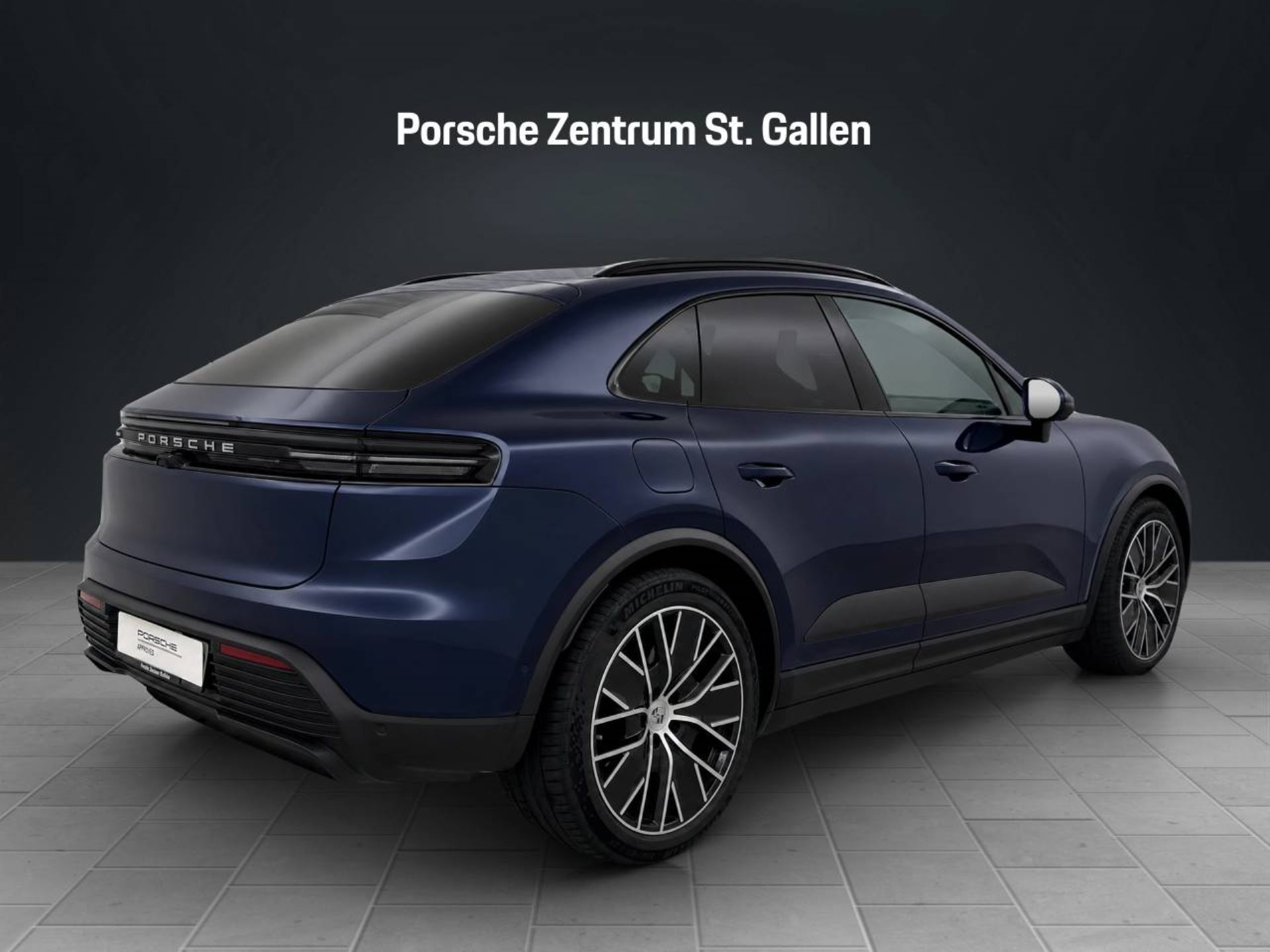 PORSCHE Macan 4-image-2