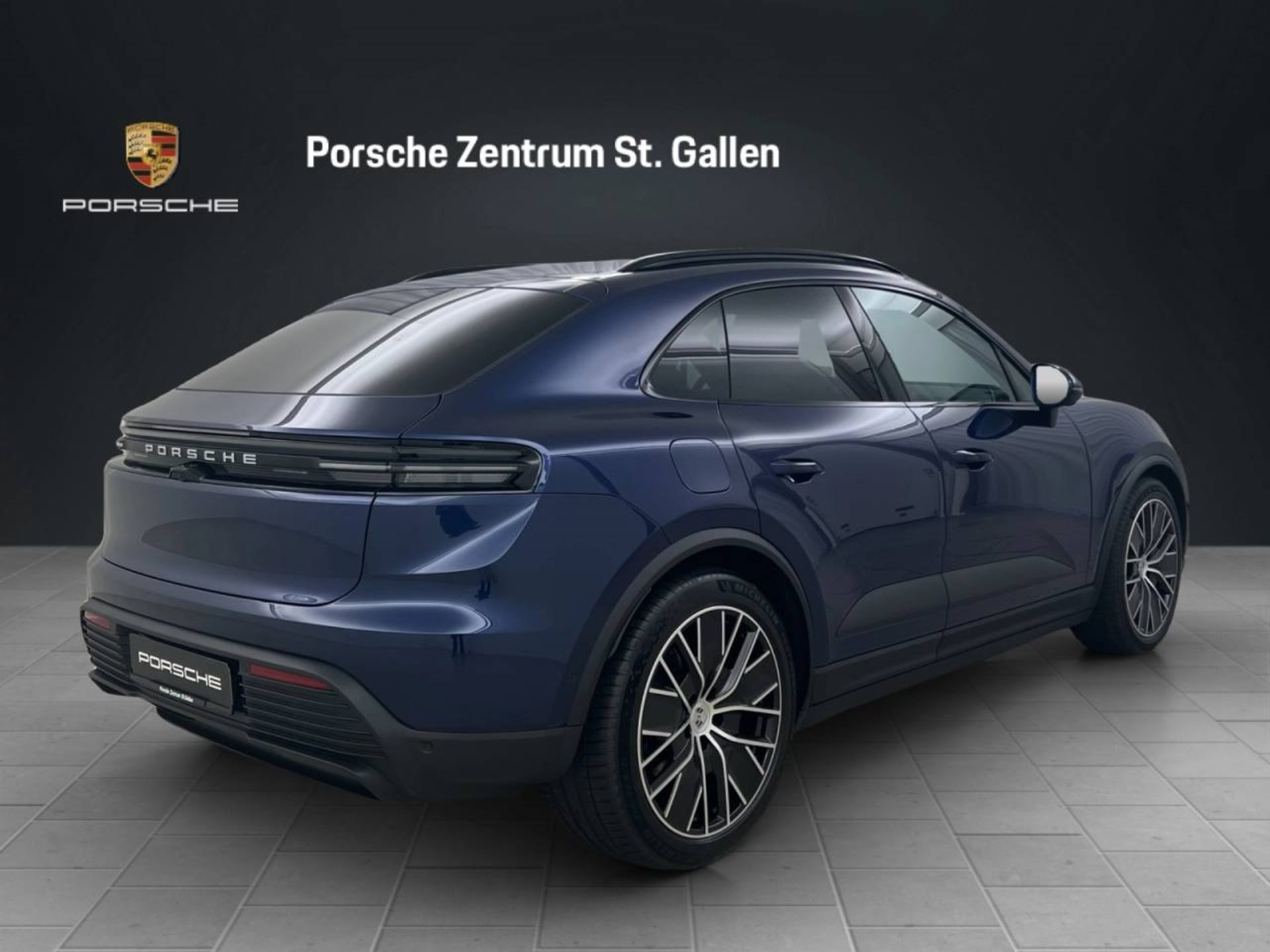 PORSCHE Macan 4-image-2