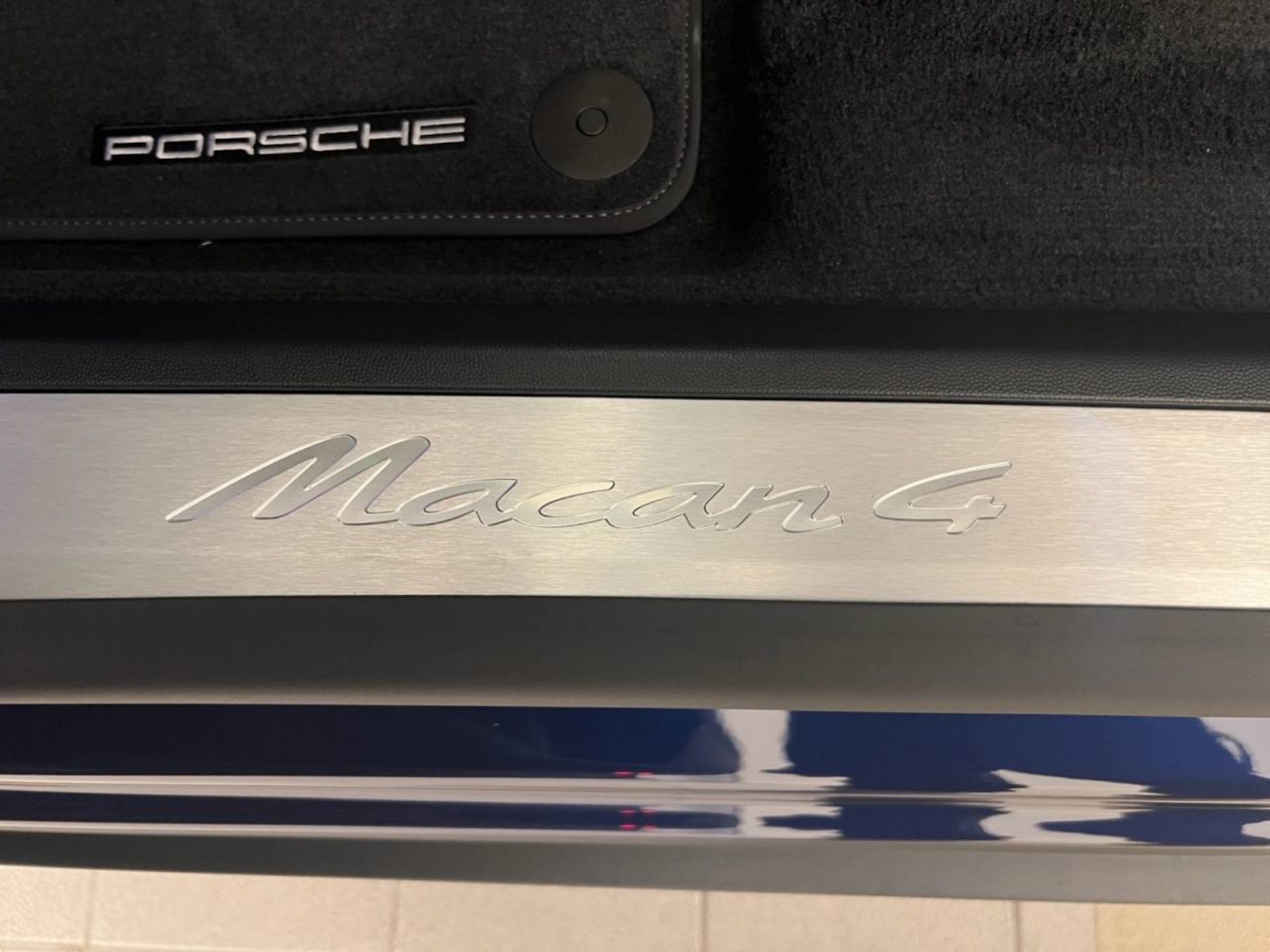 PORSCHE Macan 4-image-11
