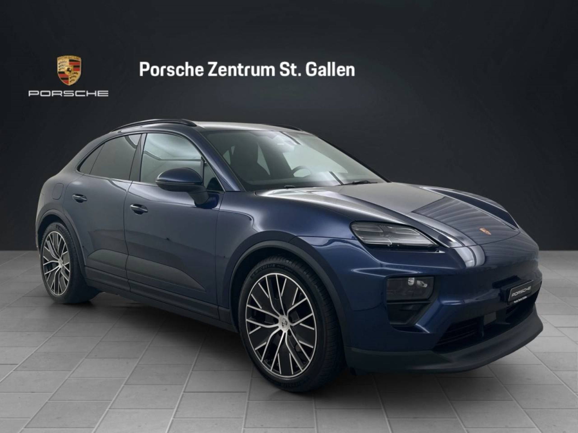 PORSCHE Macan 4-image-1