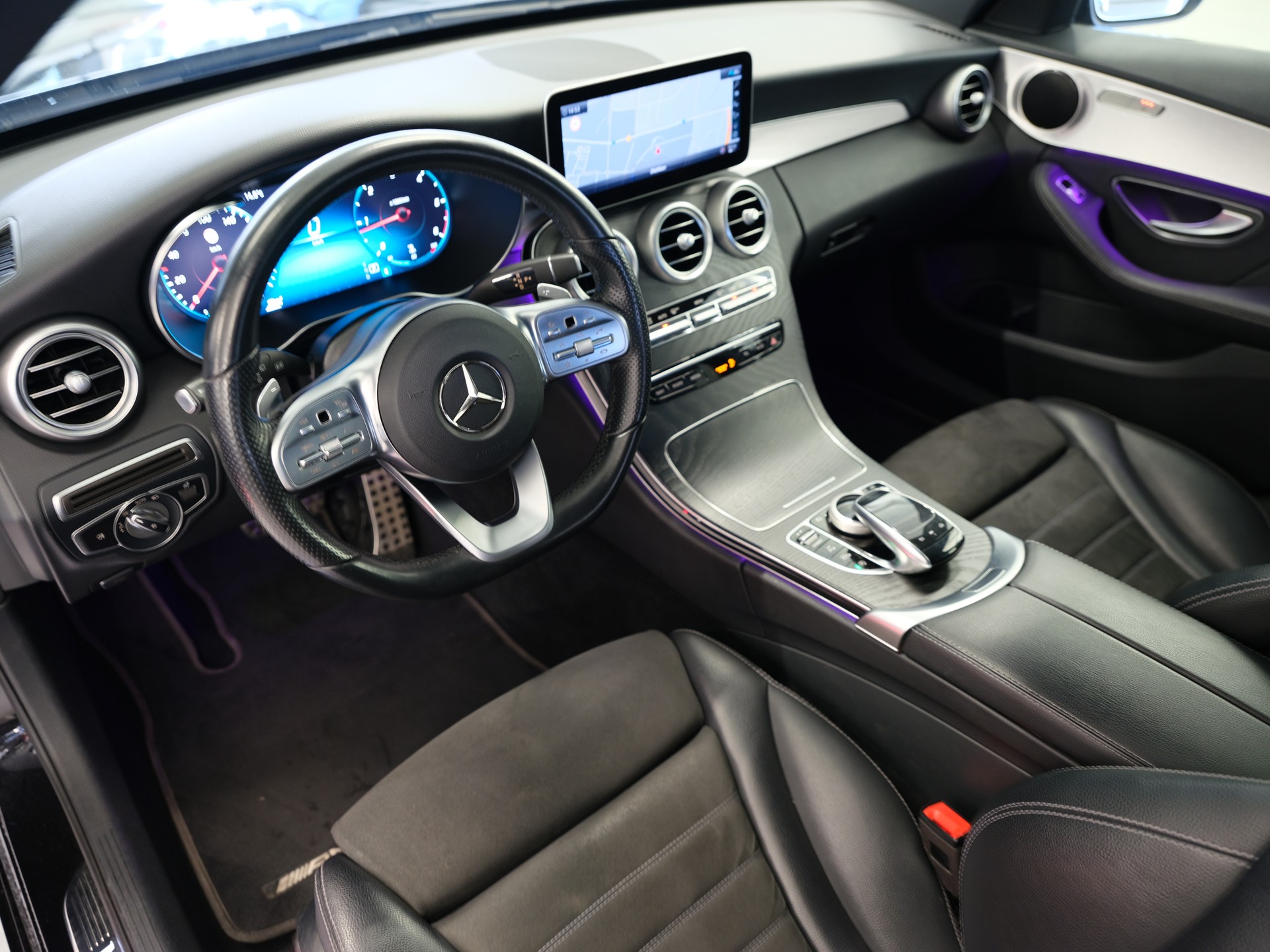 MERCEDES-BENZ C 220 d Swiss Star AMG Line 4M 9G-Tronic-image-13