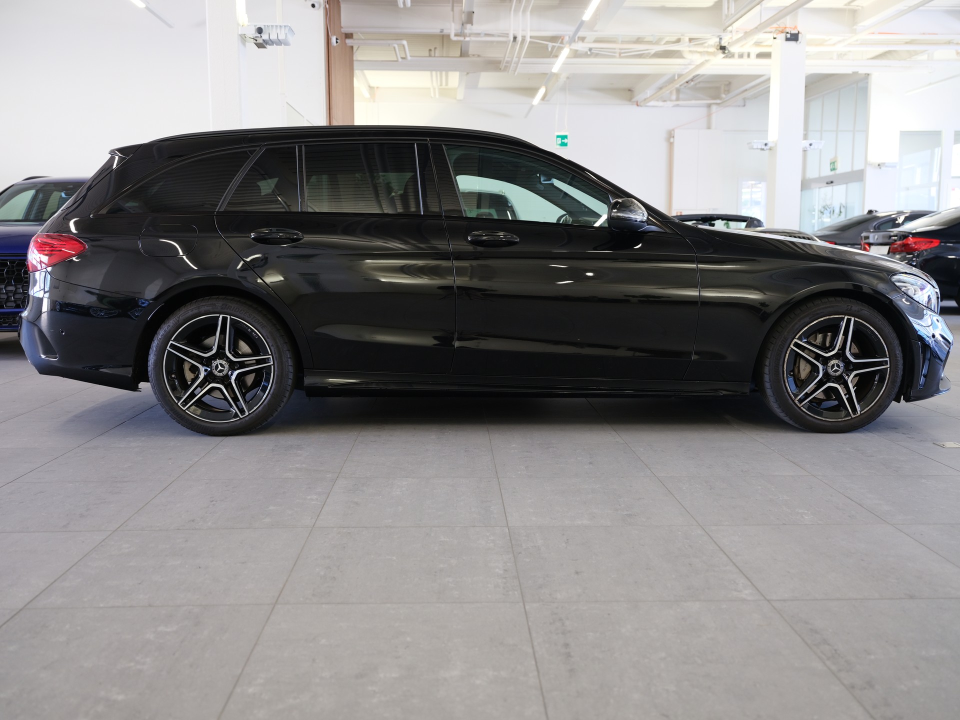 MERCEDES-BENZ C 220 d Swiss Star AMG Line 4M 9G-Tronic-image-7