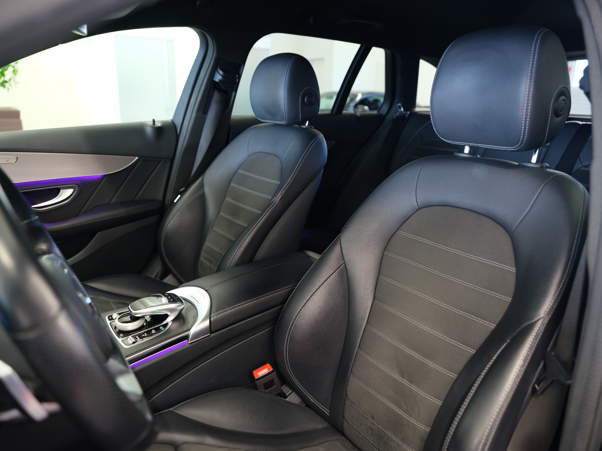 MERCEDES-BENZ C 220 d Swiss Star AMG Line 4M 9G-Tronic-image-12