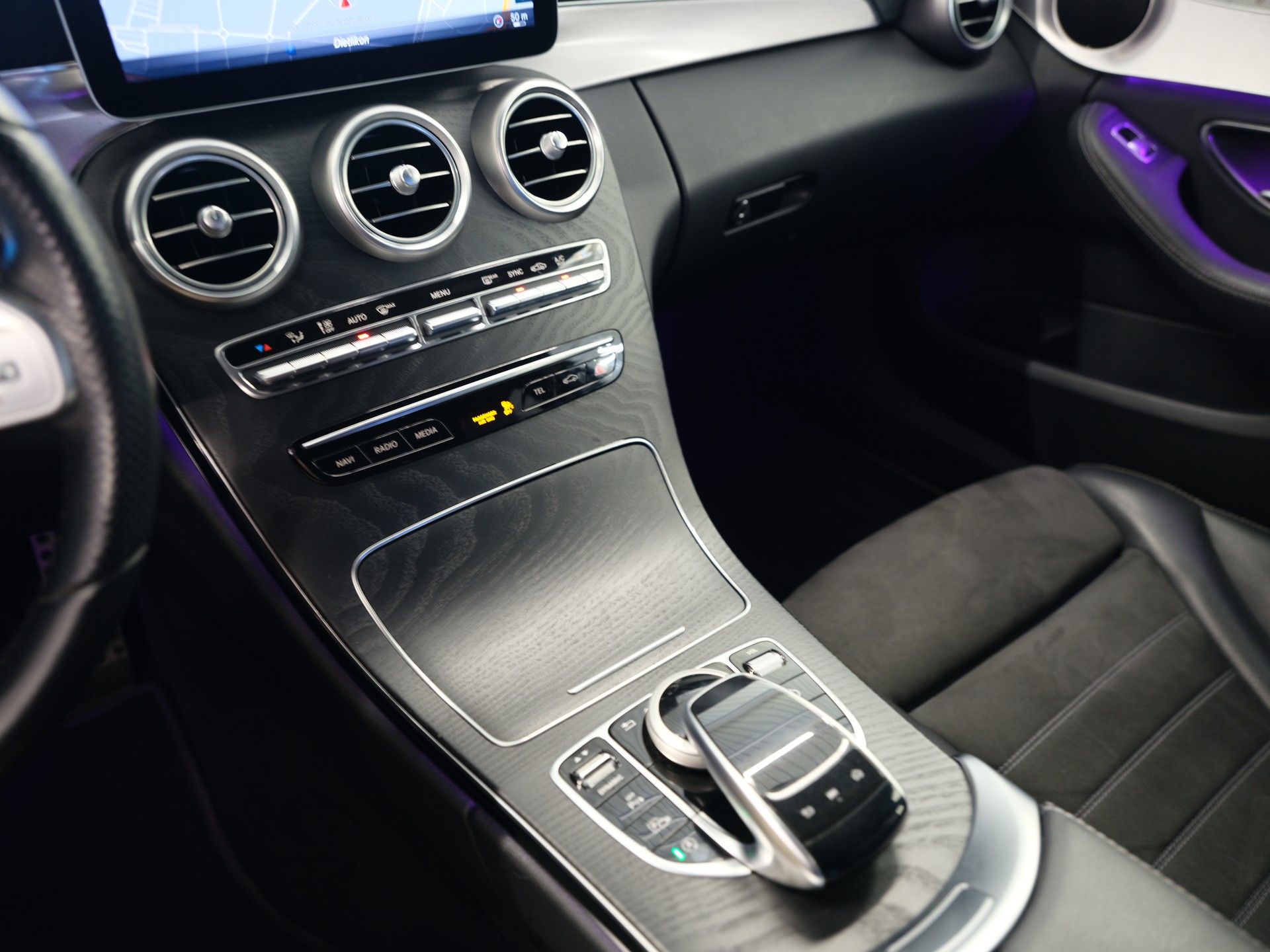 MERCEDES-BENZ C 220 d Swiss Star AMG Line 4M 9G-Tronic-image-18