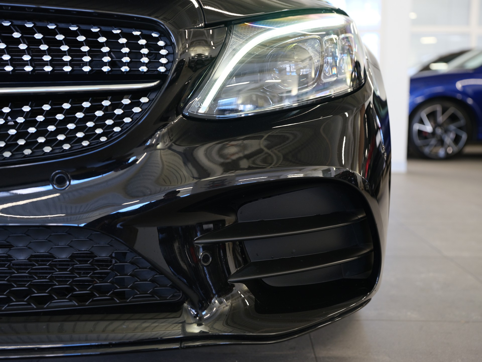 MERCEDES-BENZ C 220 d Swiss Star AMG Line 4M 9G-Tronic-image-9