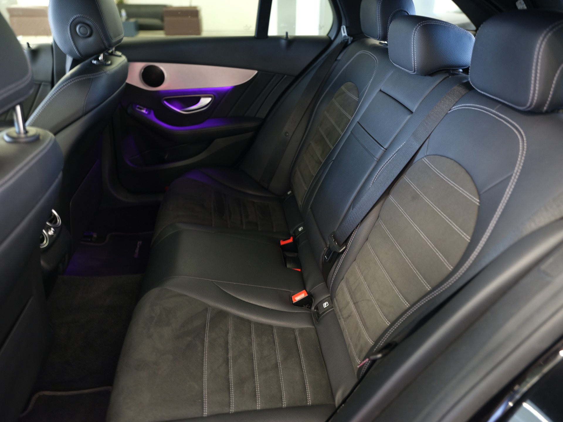 MERCEDES-BENZ C 220 d Swiss Star AMG Line 4M 9G-Tronic-image-22