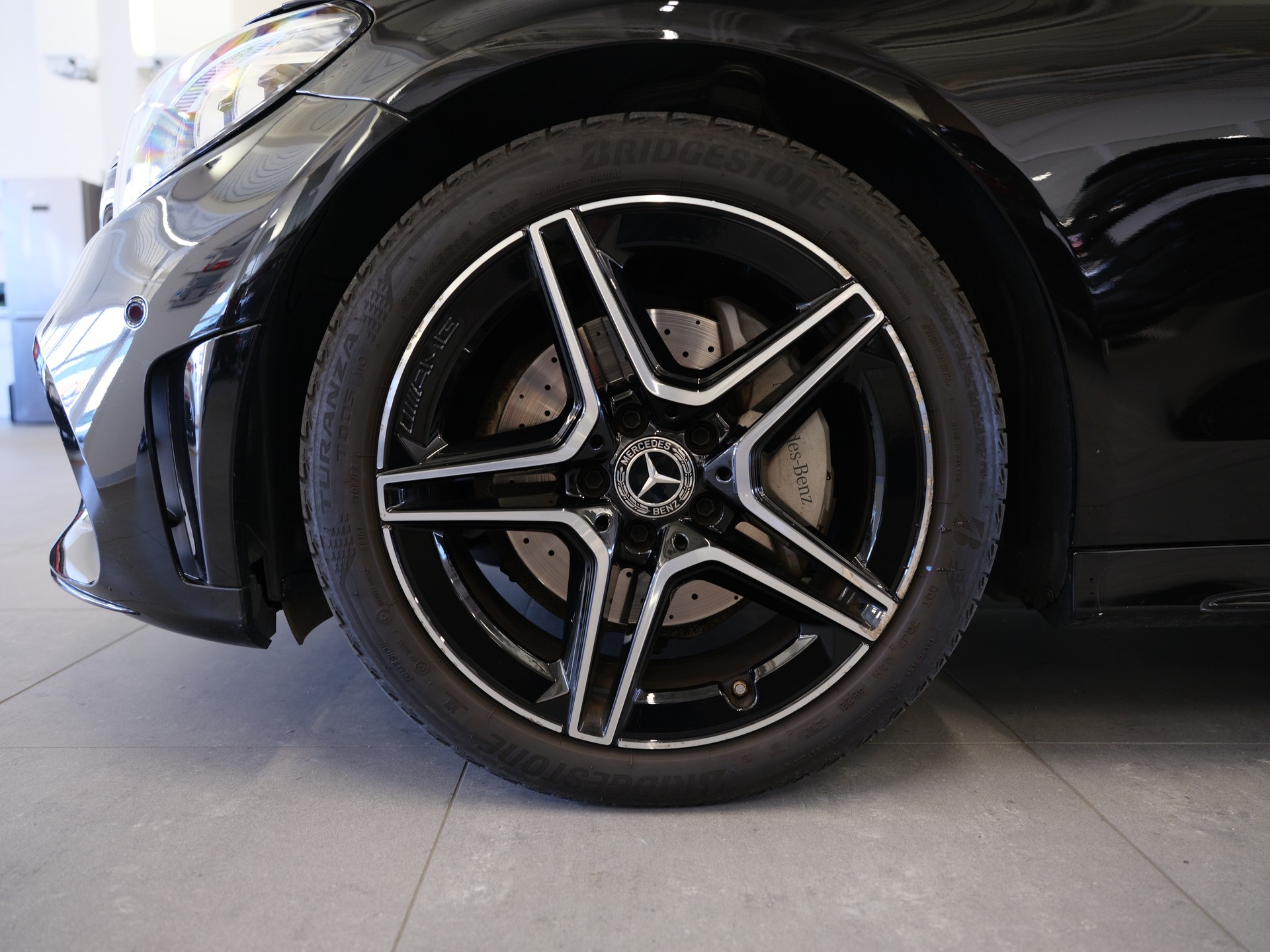 MERCEDES-BENZ C 220 d Swiss Star AMG Line 4M 9G-Tronic-image-8