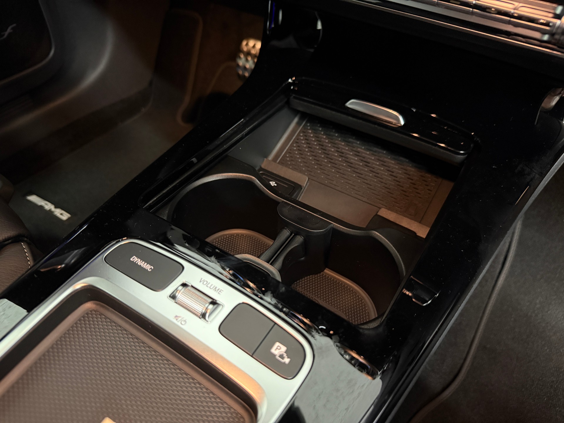 MERCEDES-BENZ A 250 4MATIC Kompaktlimousine-image-16