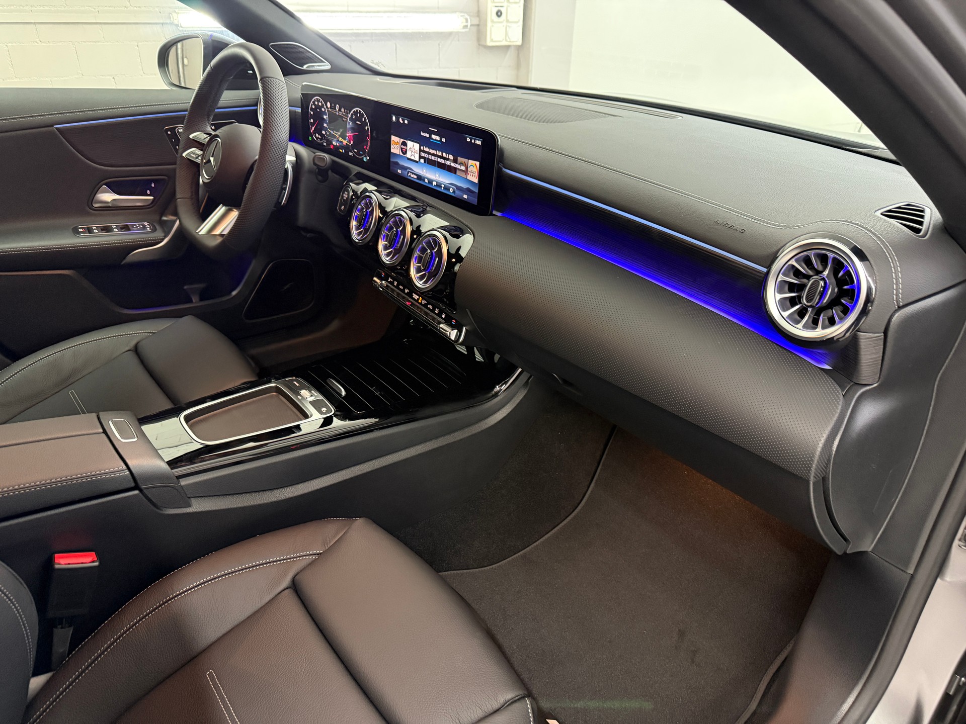 MERCEDES-BENZ A 250 4MATIC Kompaktlimousine-image-10