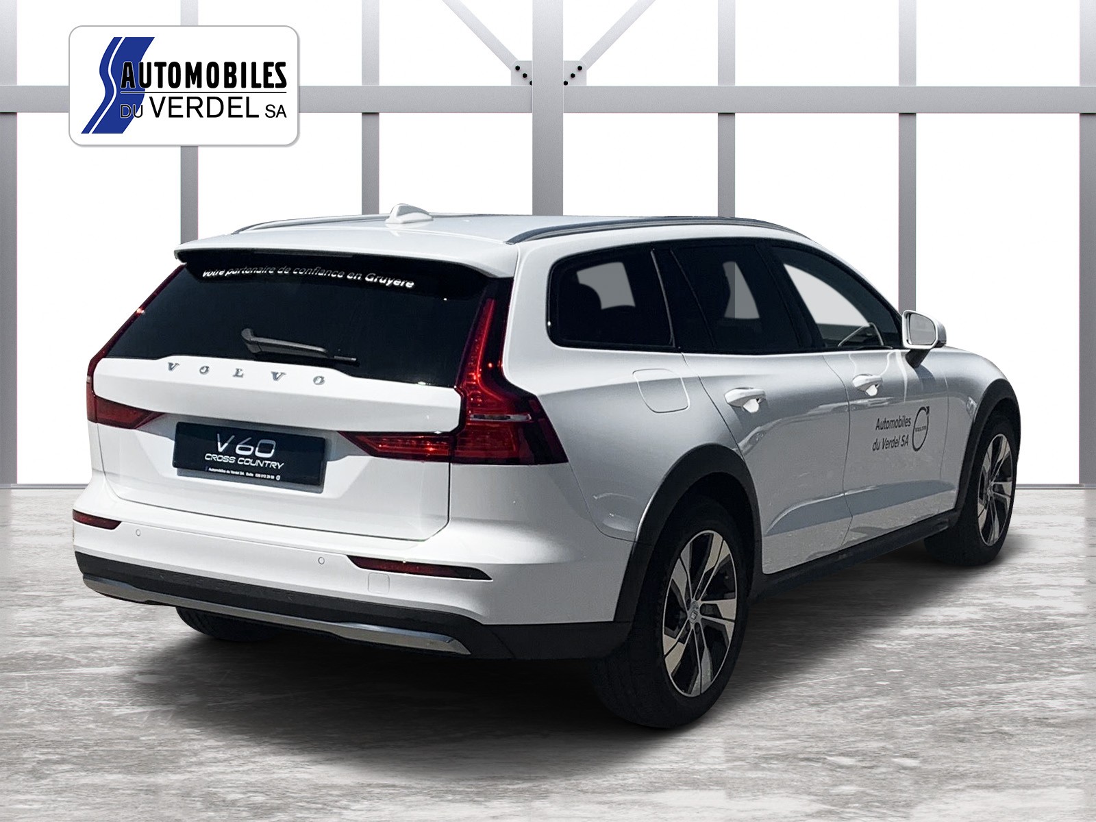 VOLVO V60 Cross Country 2.0 B4 Diesel Core AWD-image-5