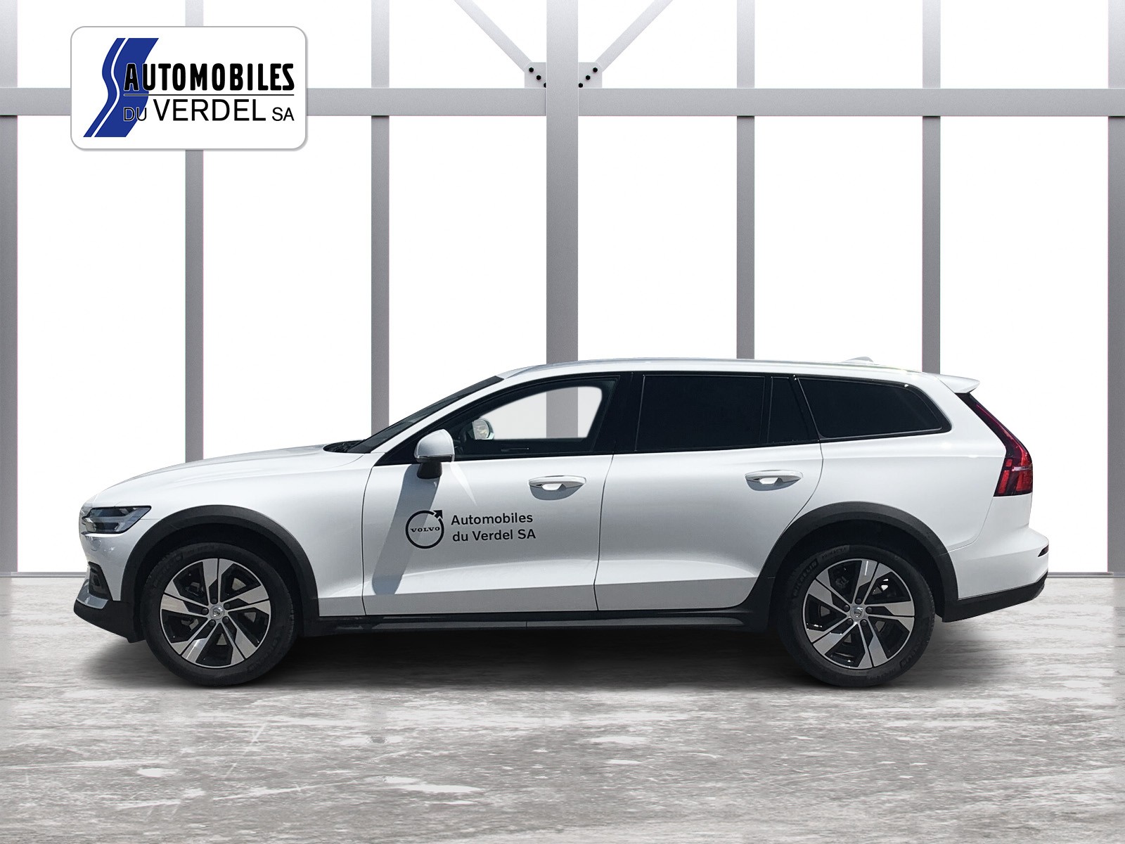 VOLVO V60 Cross Country 2.0 B4 Diesel Core AWD-image-2