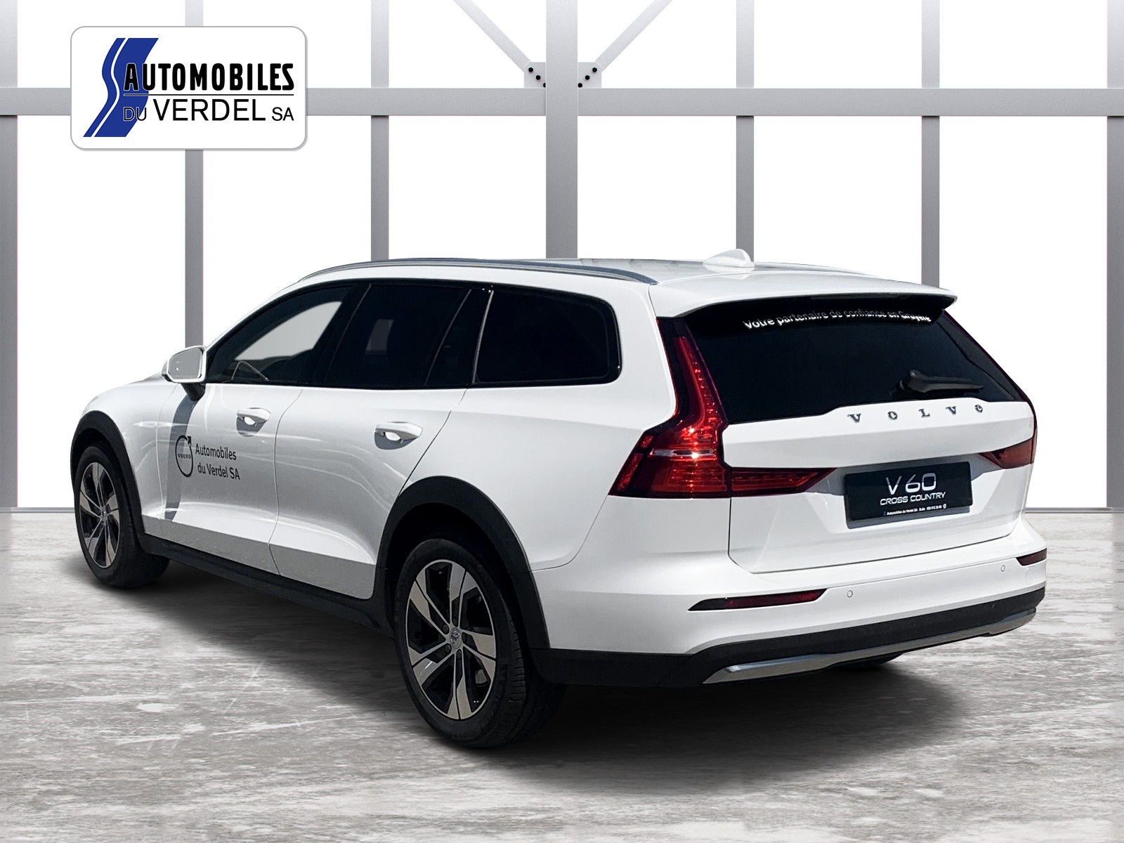 VOLVO V60 Cross Country 2.0 B4 Diesel Core AWD-image-1