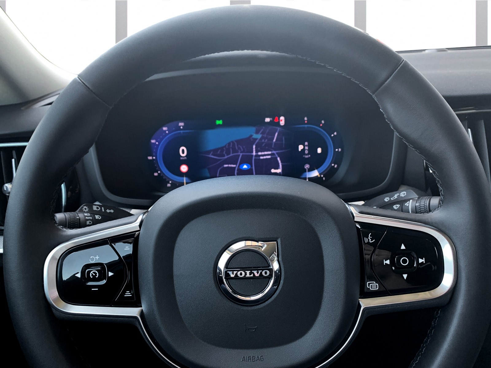VOLVO V60 Cross Country 2.0 B4 Diesel Core AWD-image-11