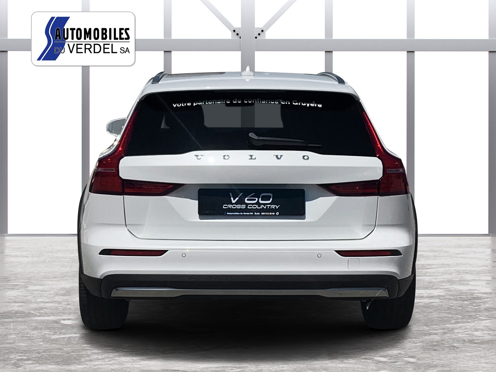 VOLVO V60 Cross Country 2.0 B4 Diesel Core AWD-image-4