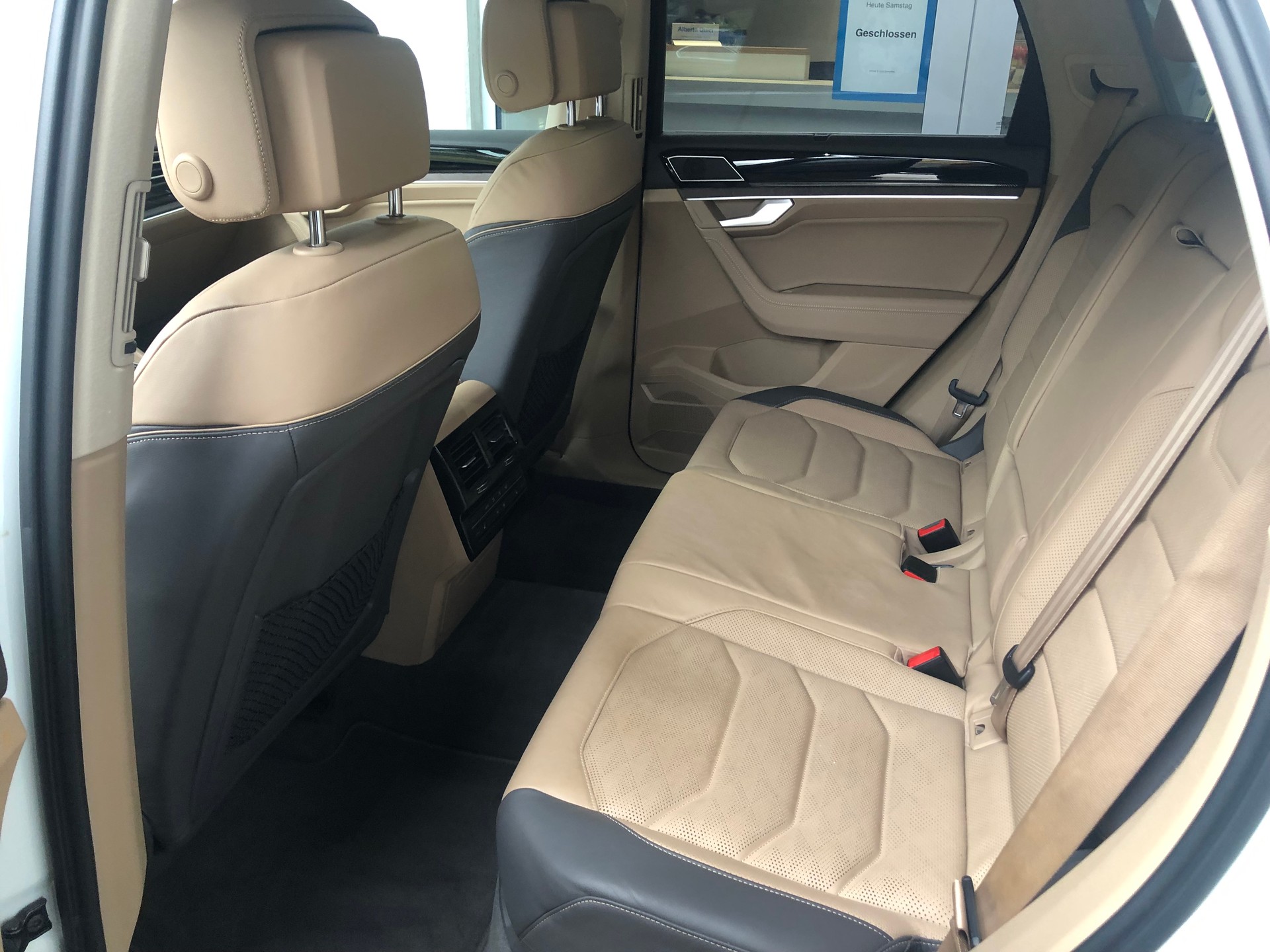 VW Touareg 4.0 V8 TDI R-Line Tiptronic-image-4
