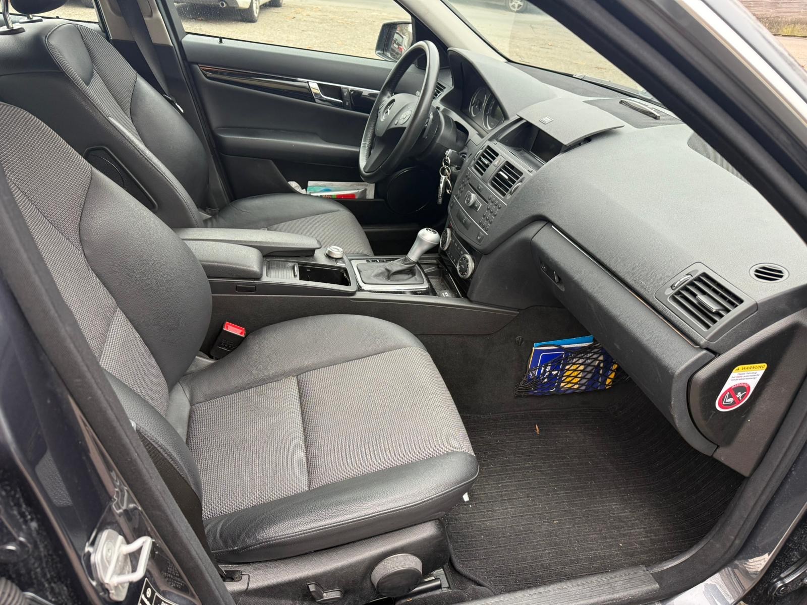 MERCEDES-BENZ C 200 CGI BlueEfficiency Automatic-image-9