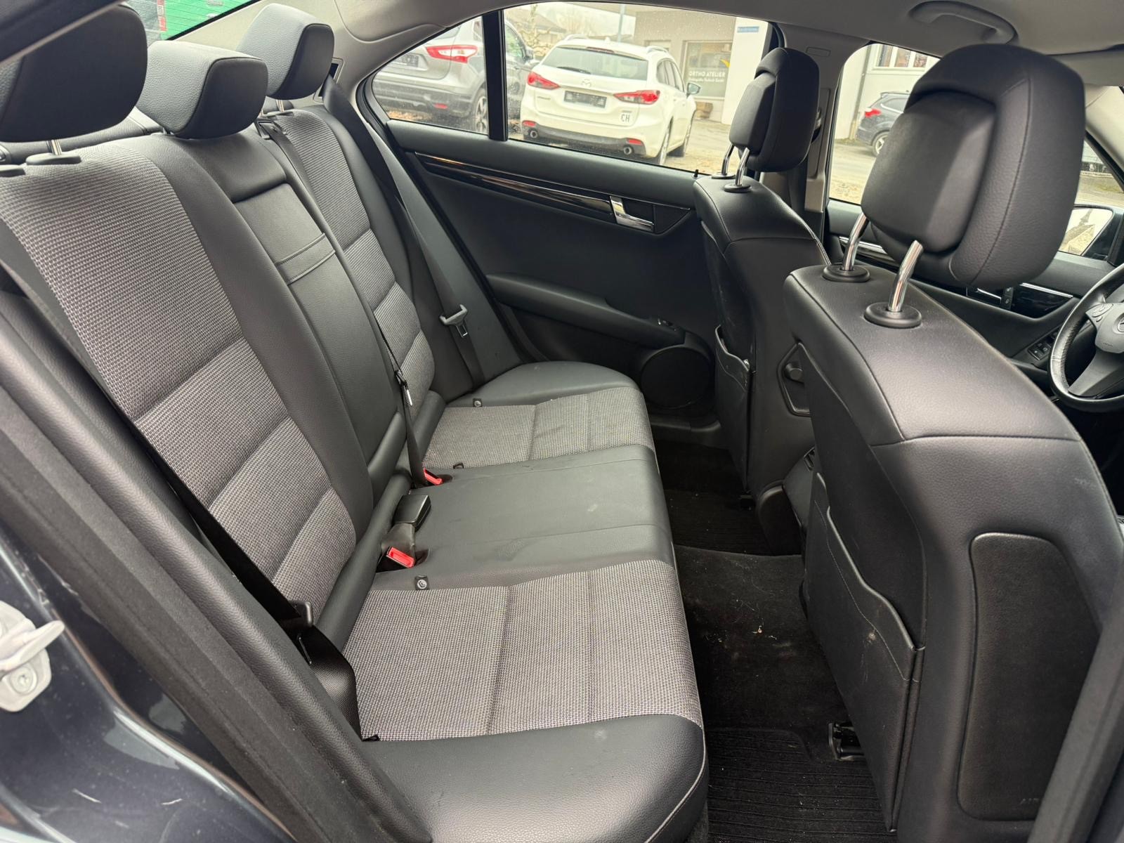 MERCEDES-BENZ C 200 CGI BlueEfficiency Automatic-image-12