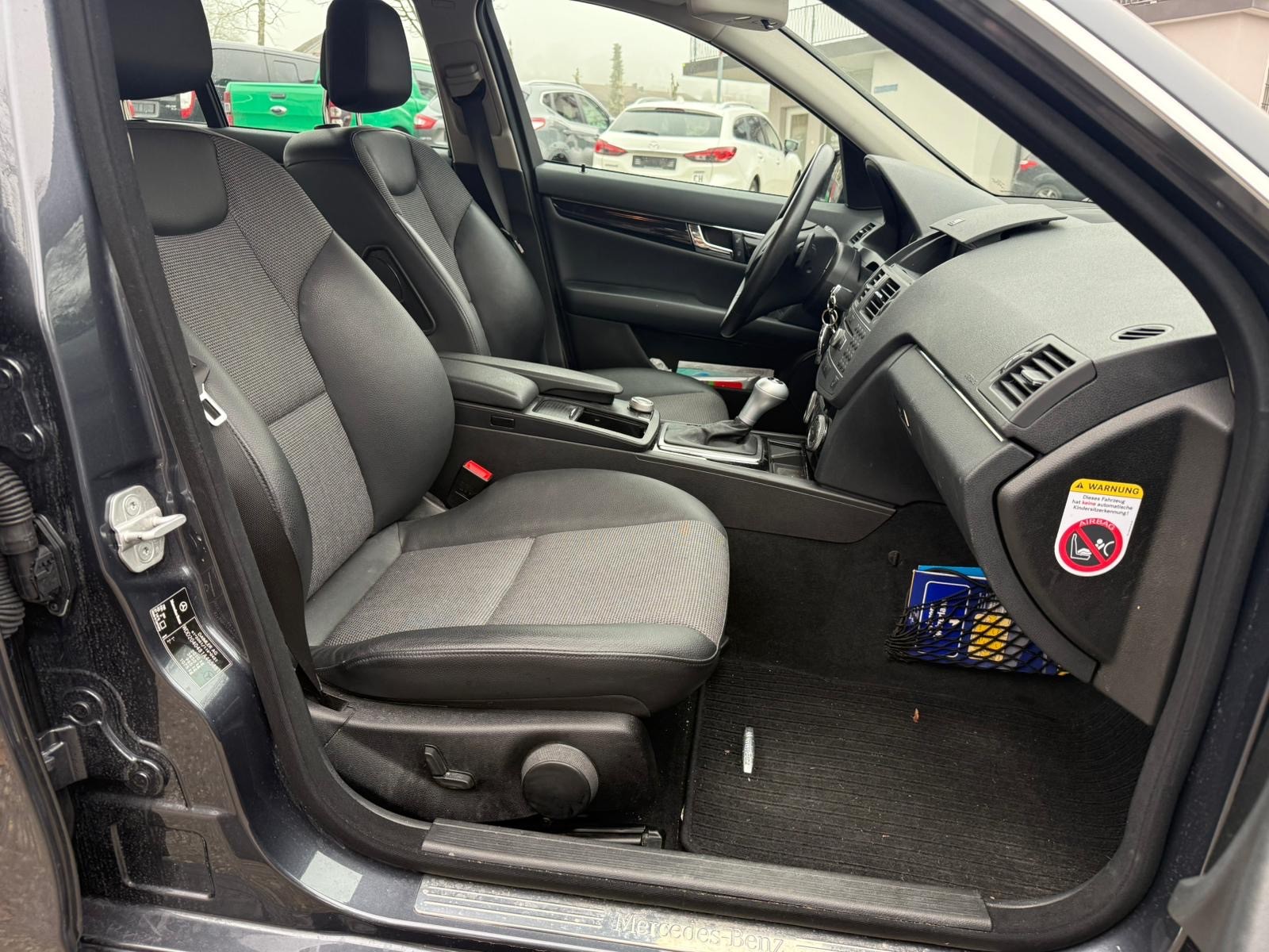 MERCEDES-BENZ C 200 CGI BlueEfficiency Automatic-image-7