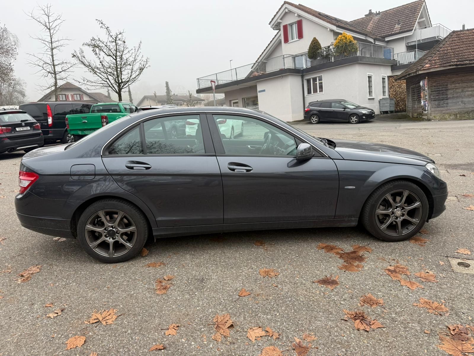 MERCEDES-BENZ C 200 CGI BlueEfficiency Automatic-image-4