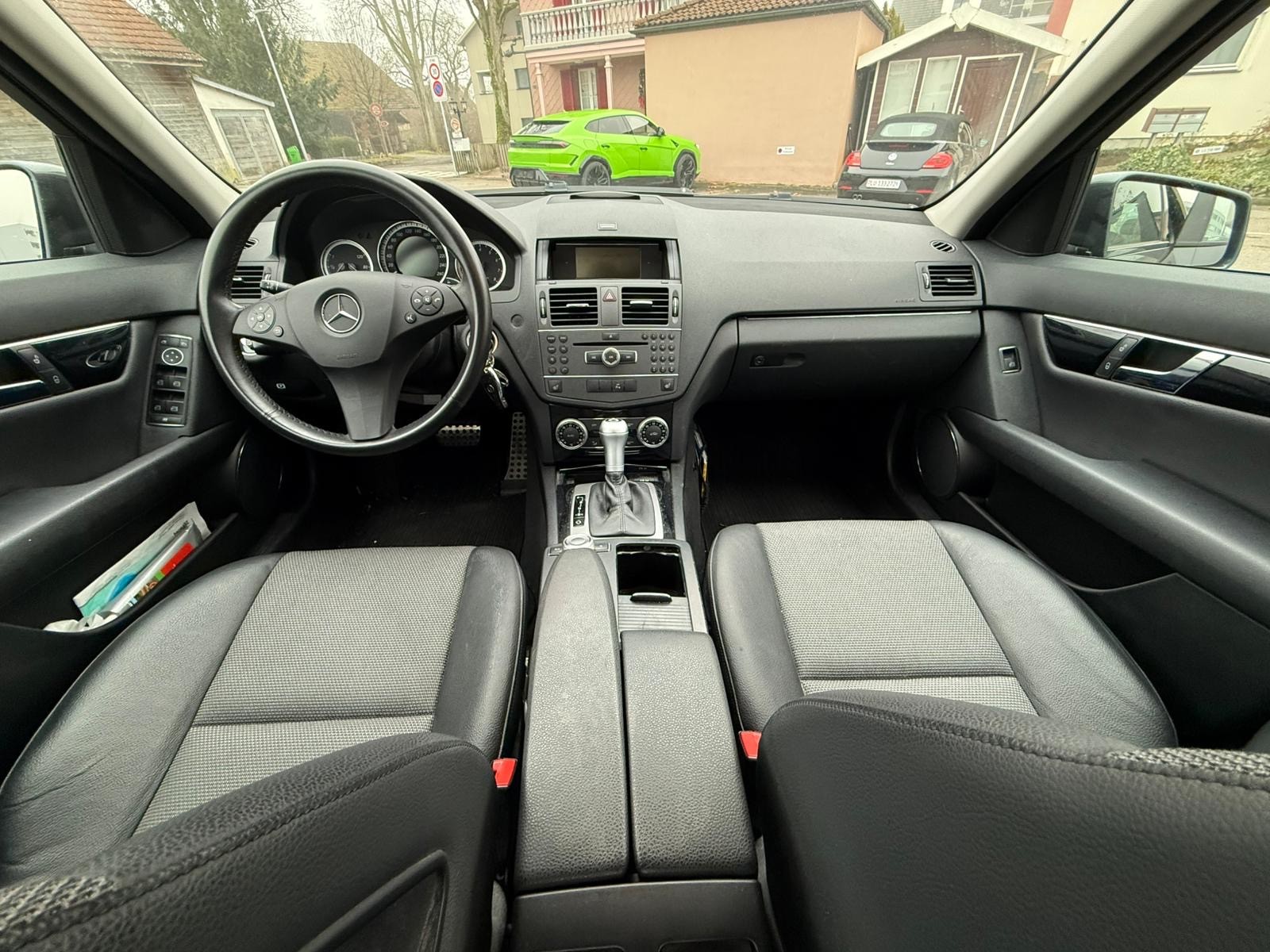 MERCEDES-BENZ C 200 CGI BlueEfficiency Automatic-image-13