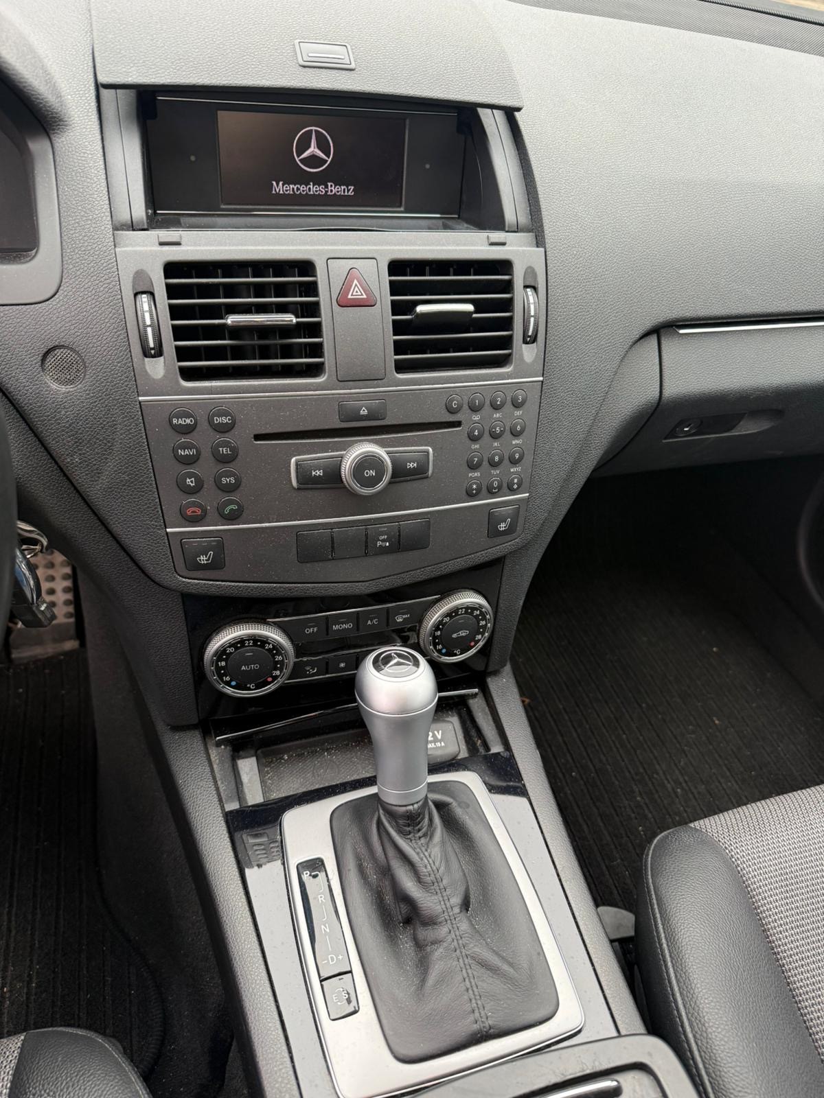 MERCEDES-BENZ C 200 CGI BlueEfficiency Automatic-image-8