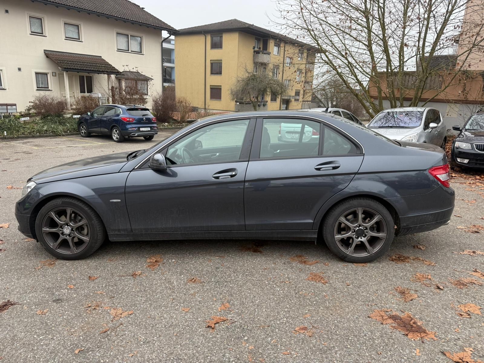 MERCEDES-BENZ C 200 CGI BlueEfficiency Automatic-image-3