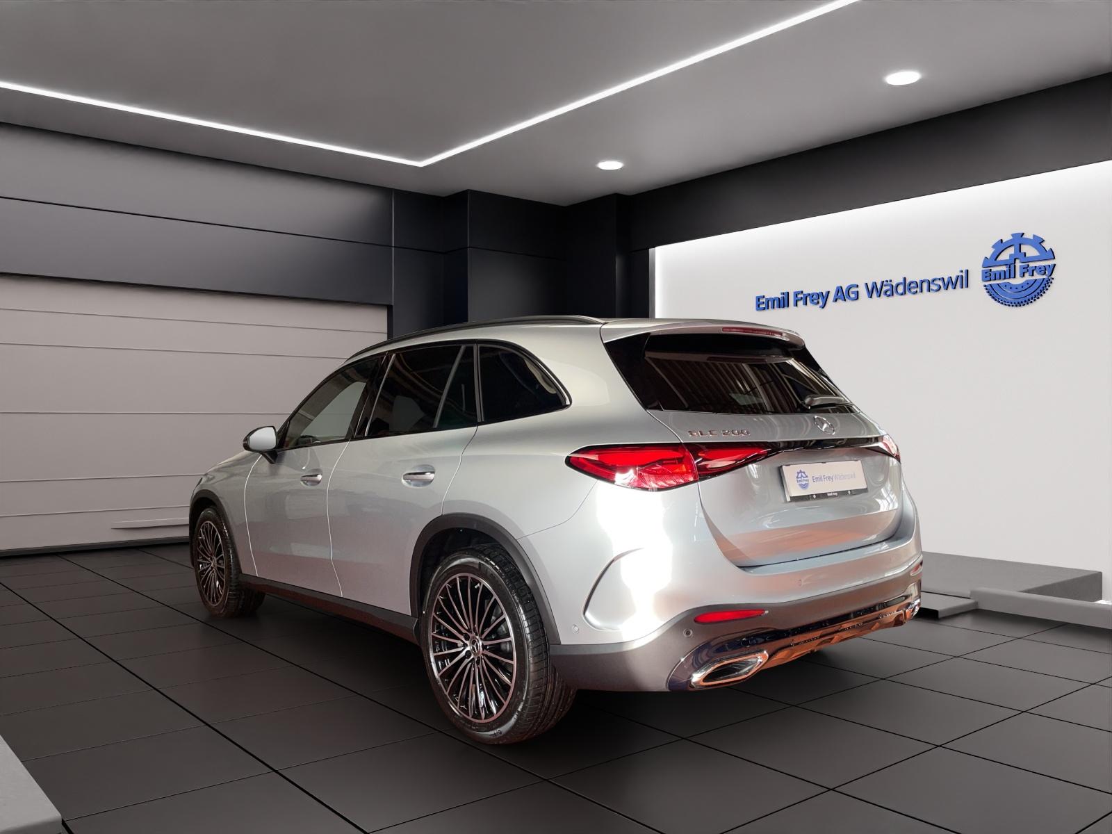 MERCEDES-BENZ GLC 200 4MATIC AMG Line-image-3