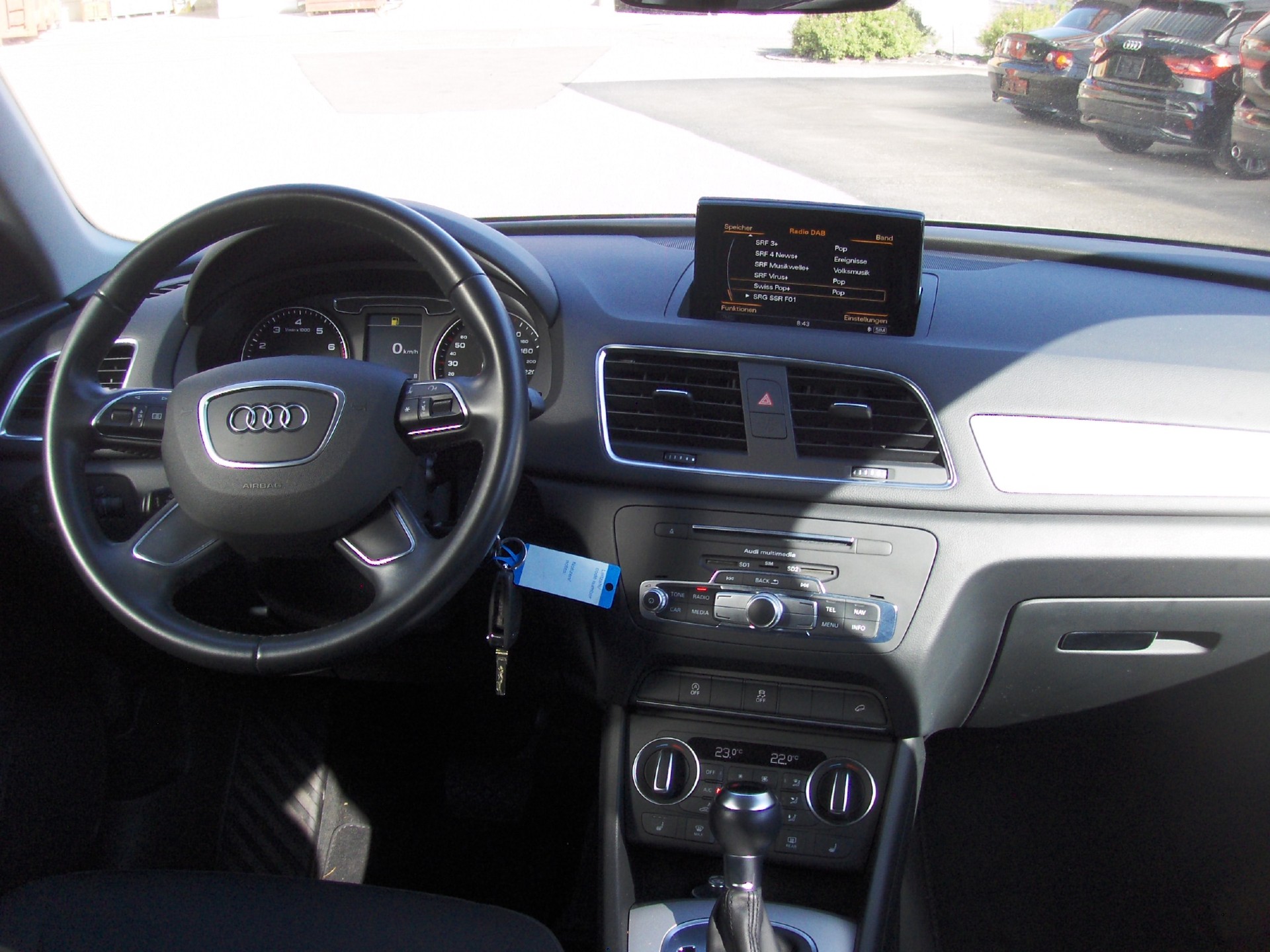 AUDI Q3 2.0 TFSI quattro S-tronic-image-7