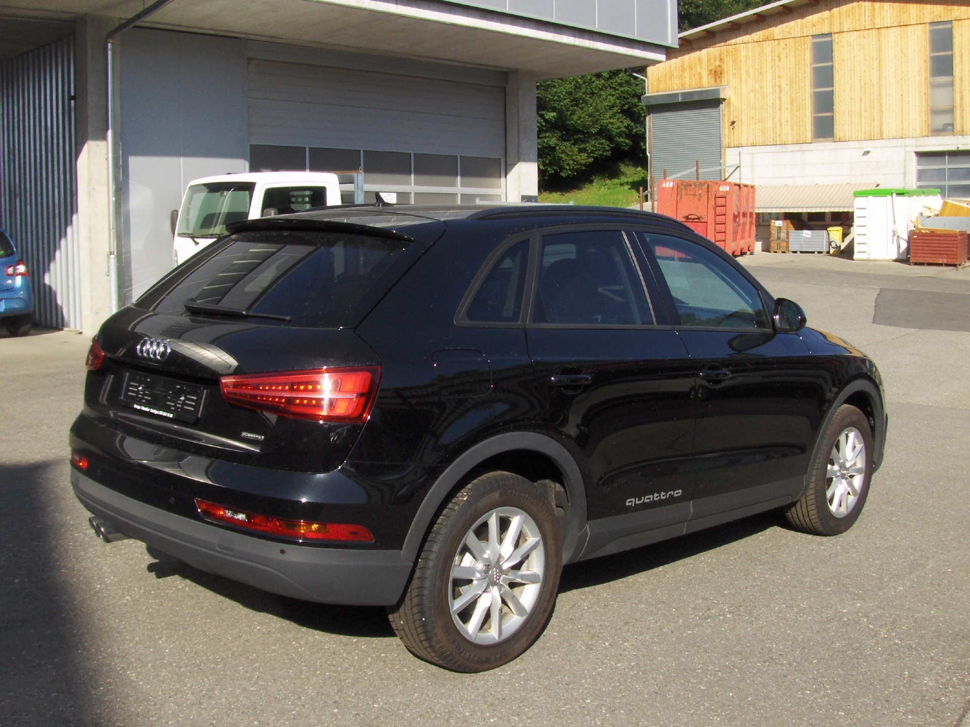 AUDI Q3 2.0 TFSI quattro S-tronic-image-3