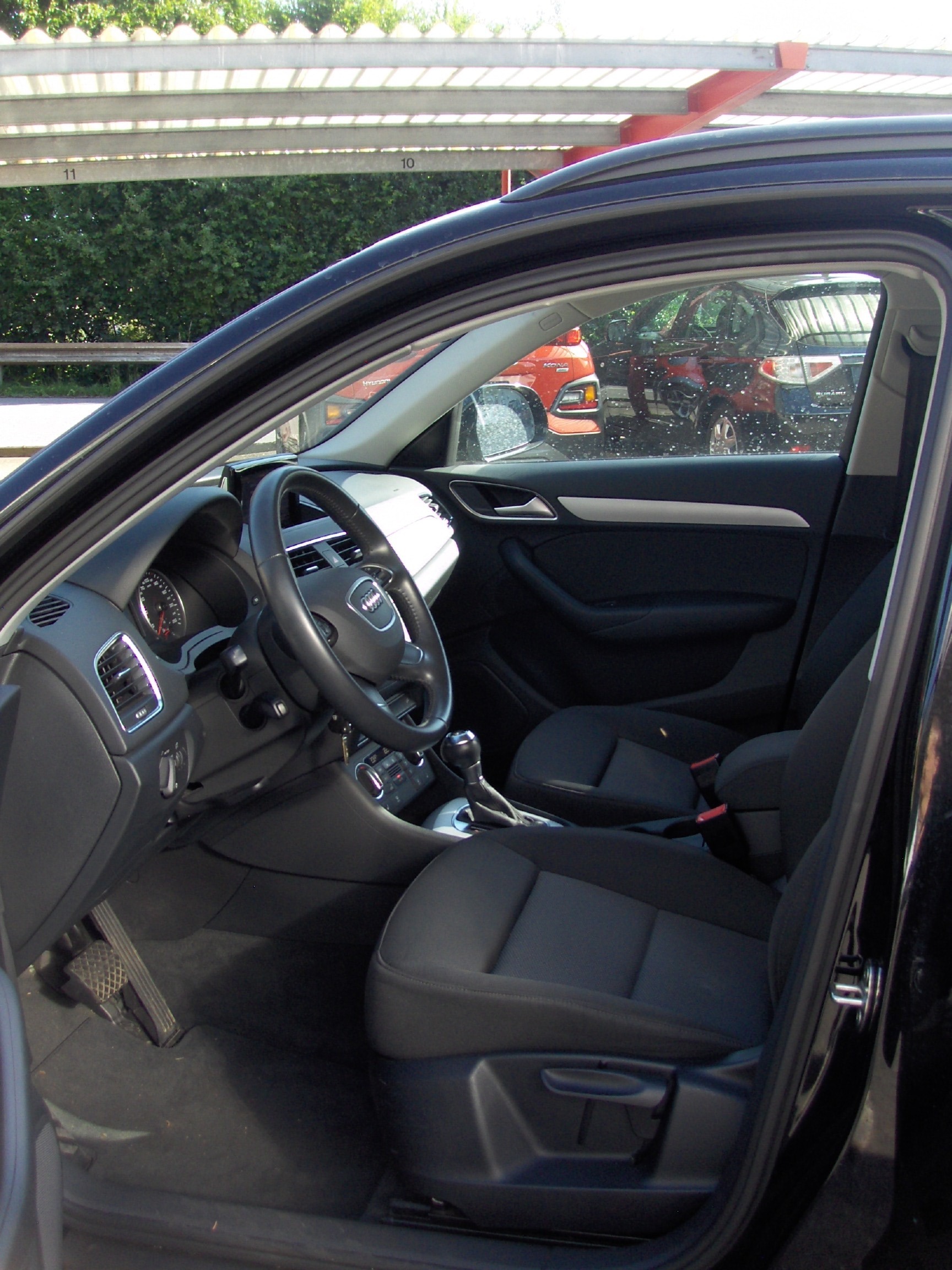 AUDI Q3 2.0 TFSI quattro S-tronic-image-9