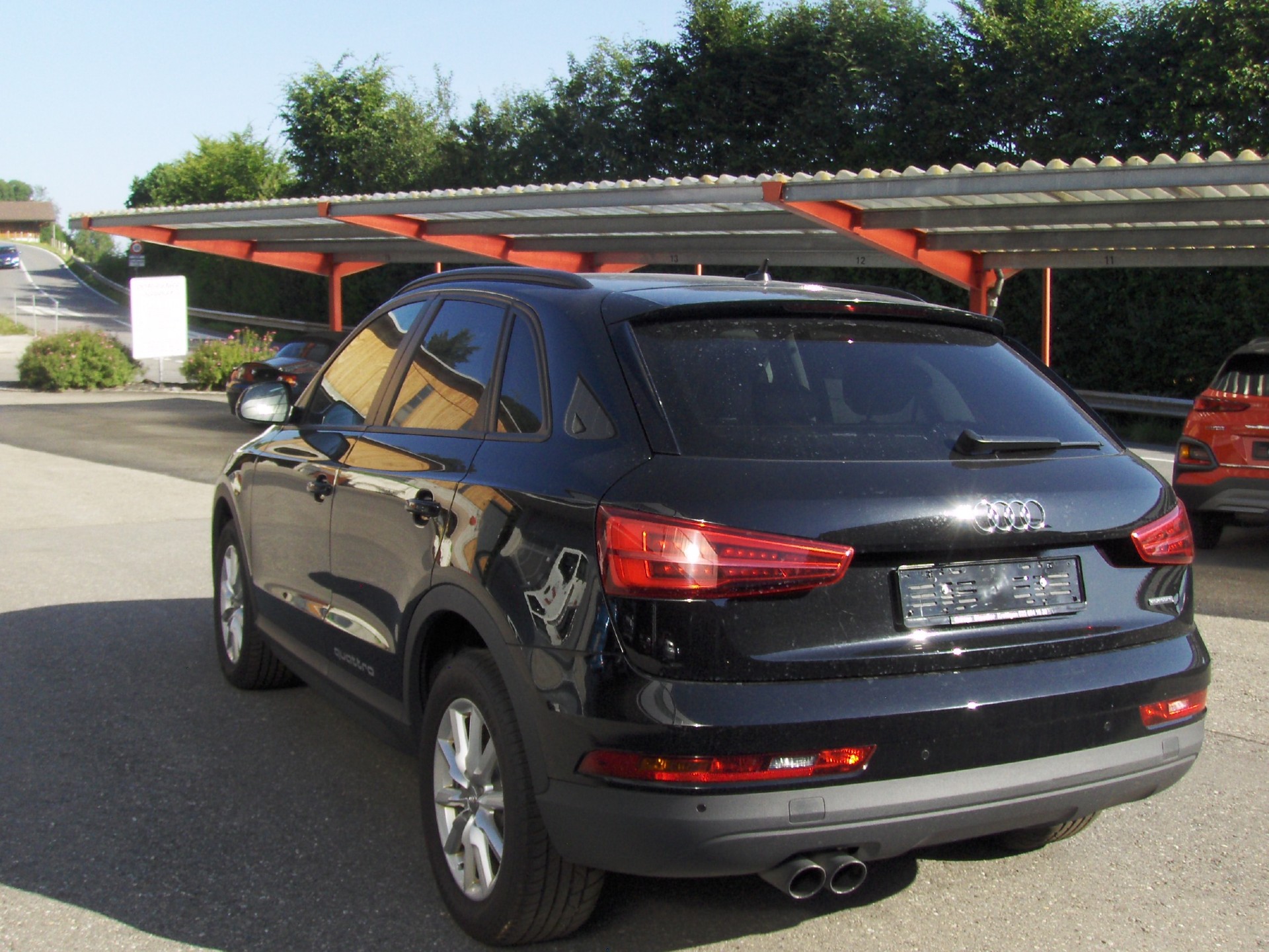 AUDI Q3 2.0 TFSI quattro S-tronic-image-4