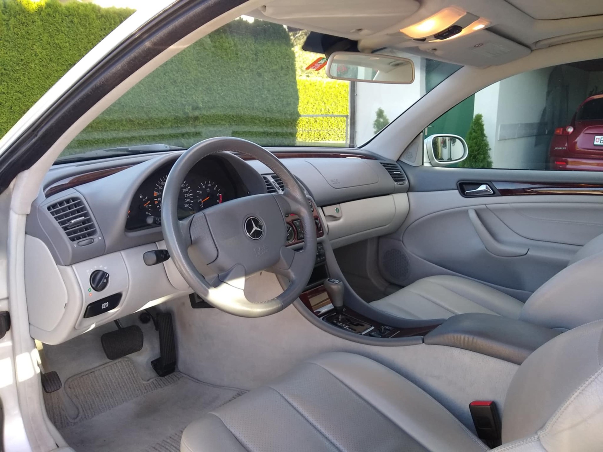 MERCEDES-BENZ CLK 320 Elégance Automatic-image-4