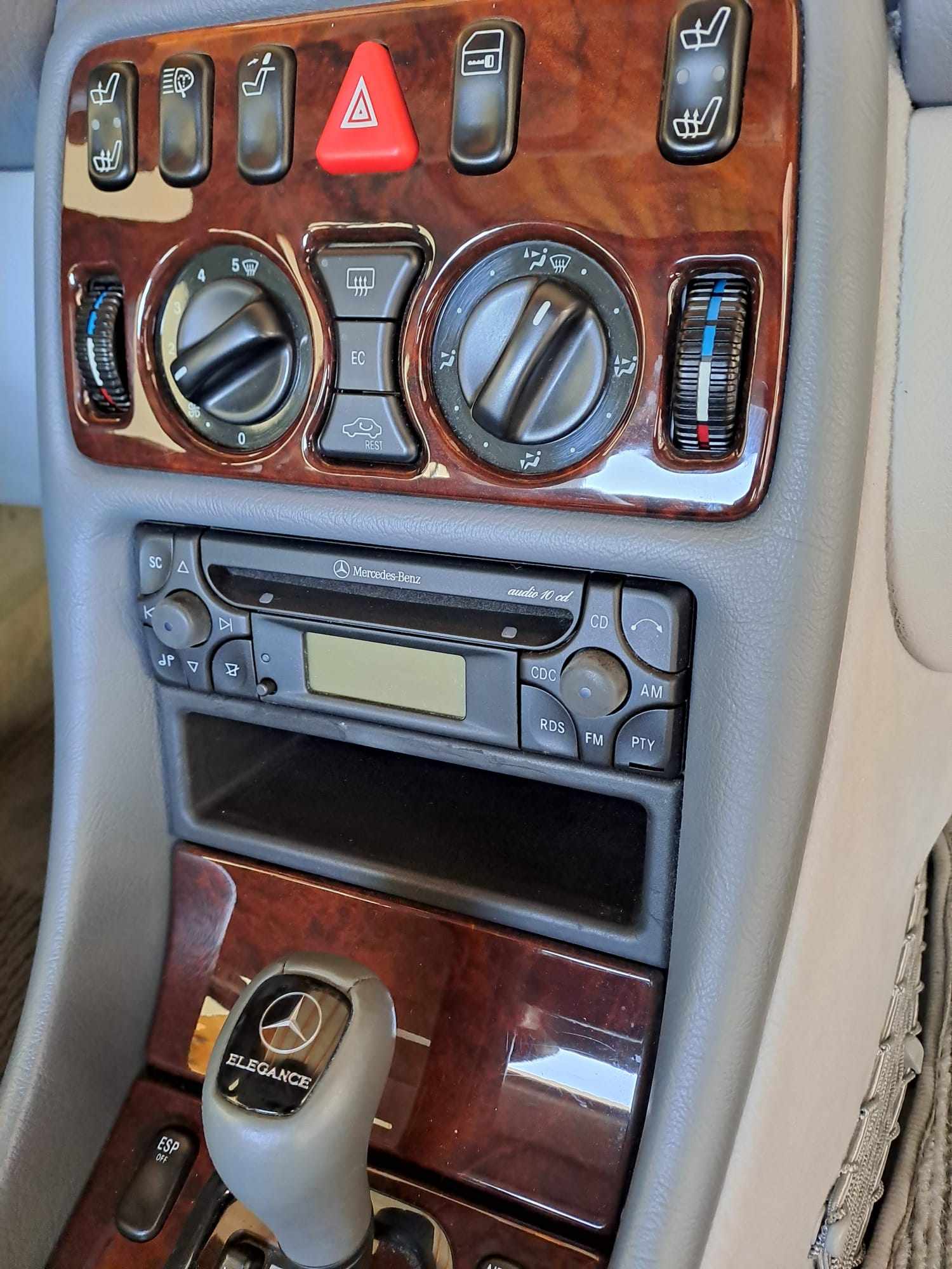 MERCEDES-BENZ CLK 320 Elégance Automatic-image-16