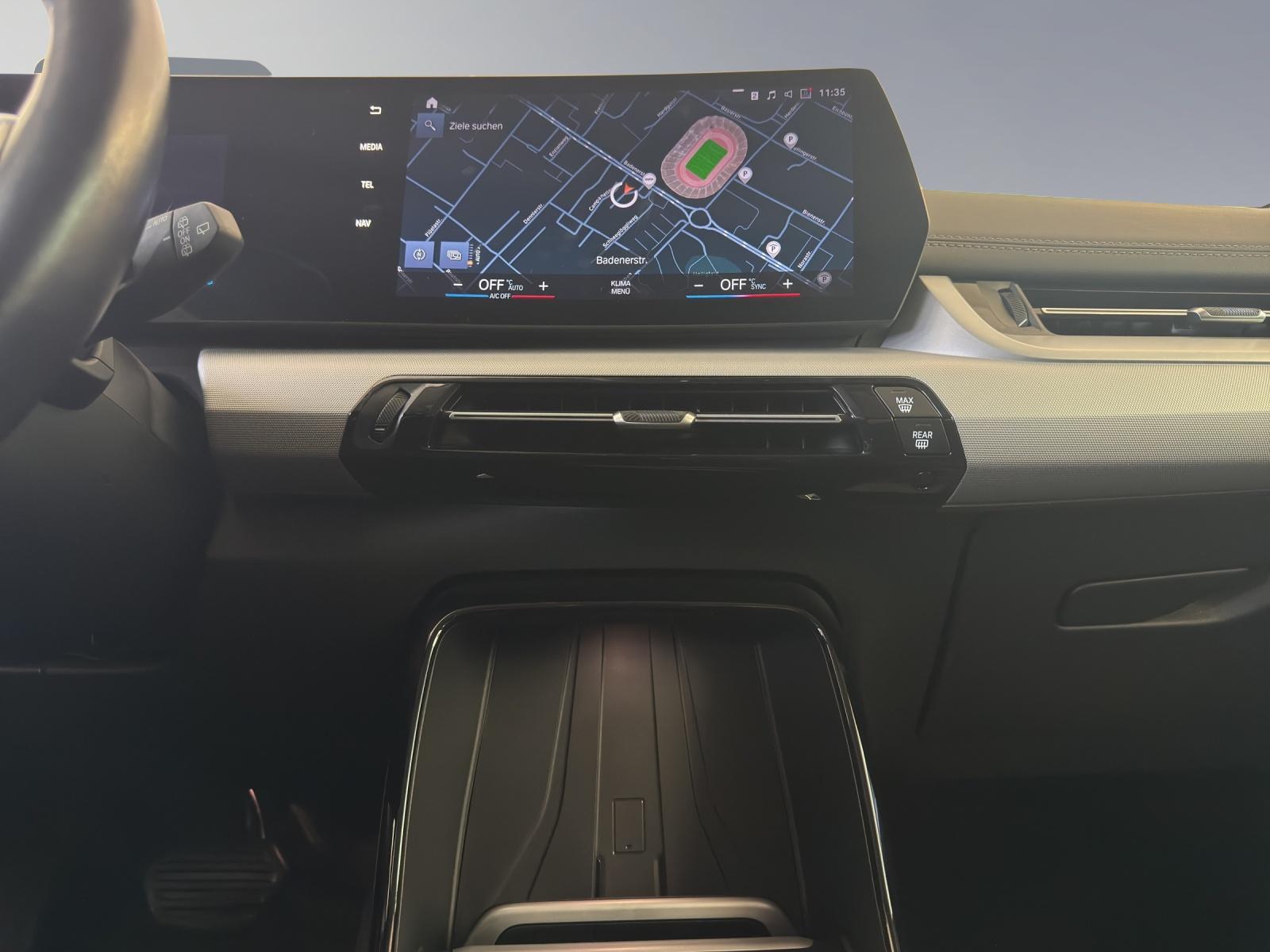 BMW 218d Active Tourer-image-10