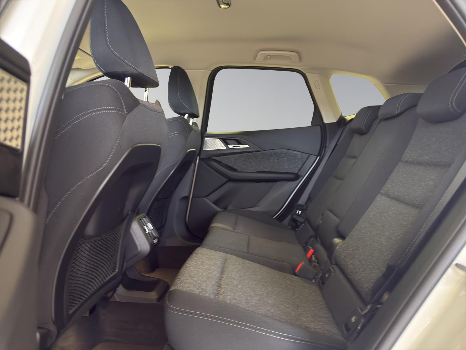 BMW 218d Active Tourer-image-16