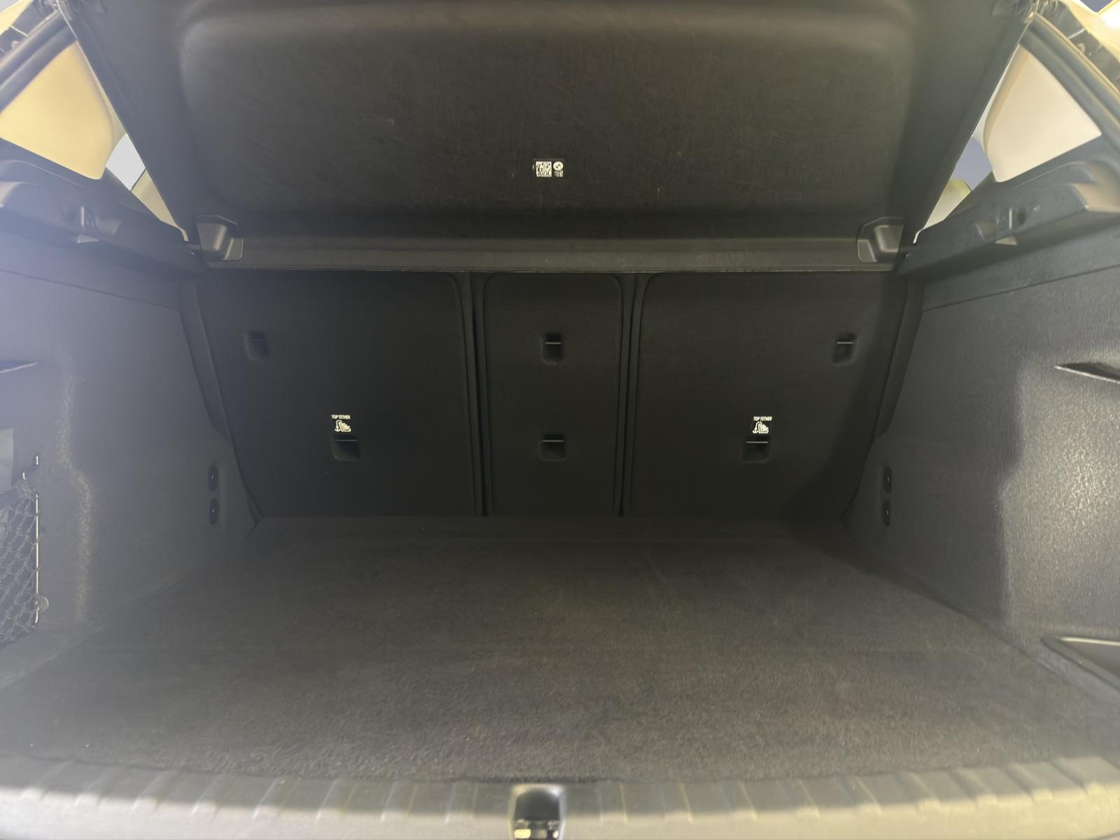 BMW 218d Active Tourer-image-17