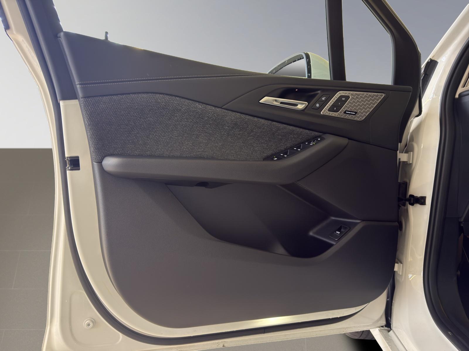 BMW 218d Active Tourer-image-15