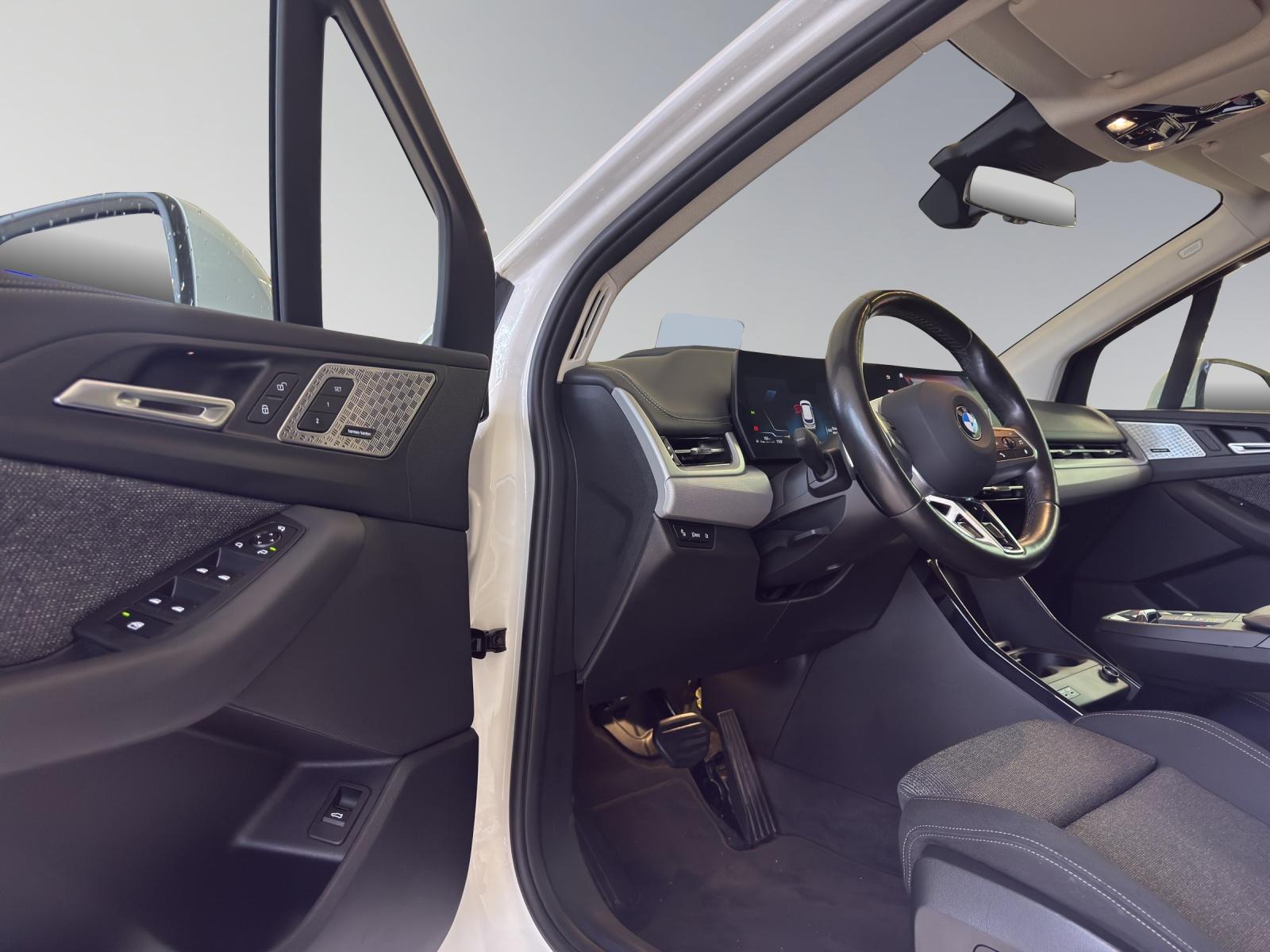 BMW 218d Active Tourer-image-13