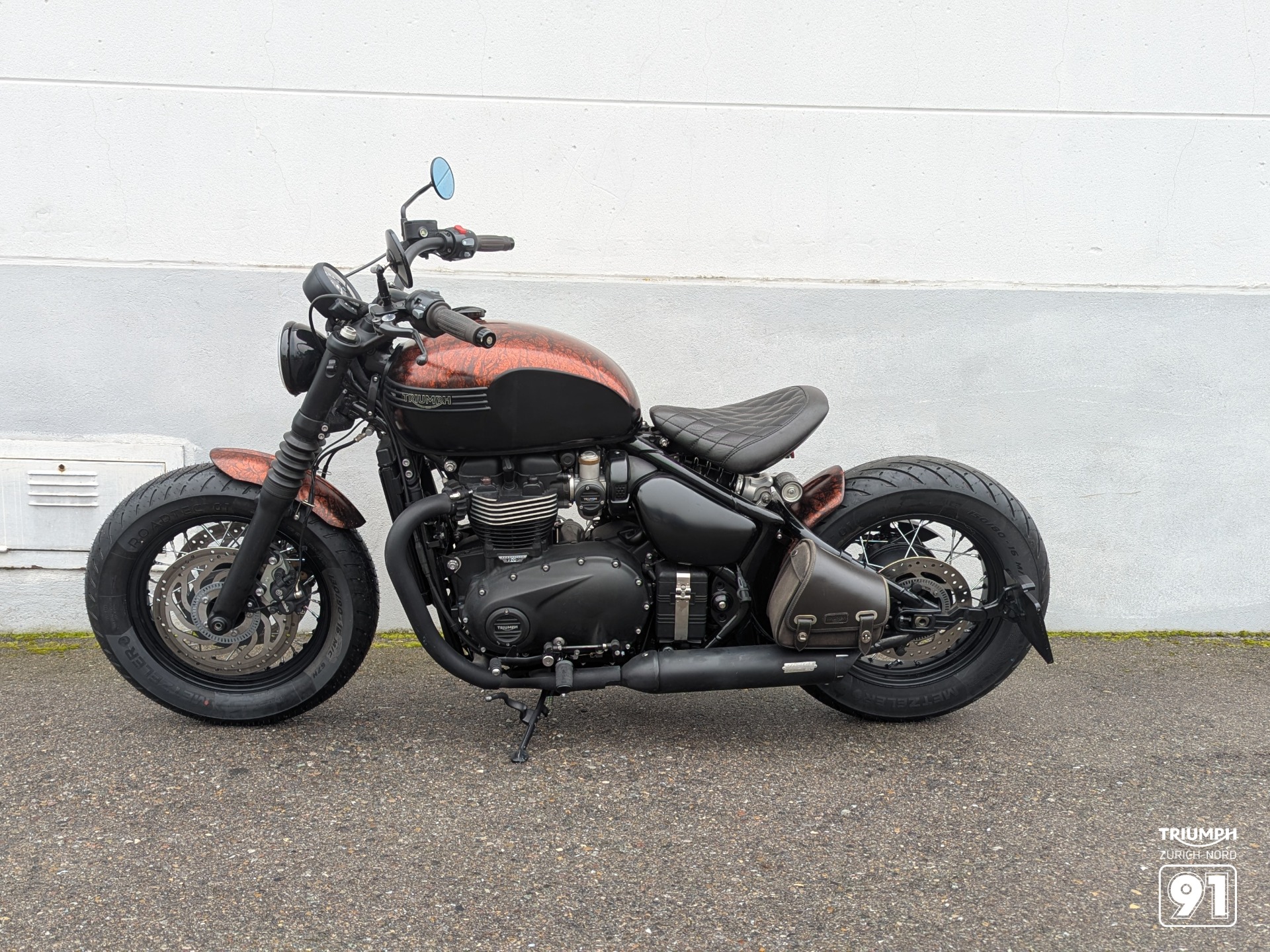 TRIUMPH Bonneville 1200 Bobber Black ABS-image-8