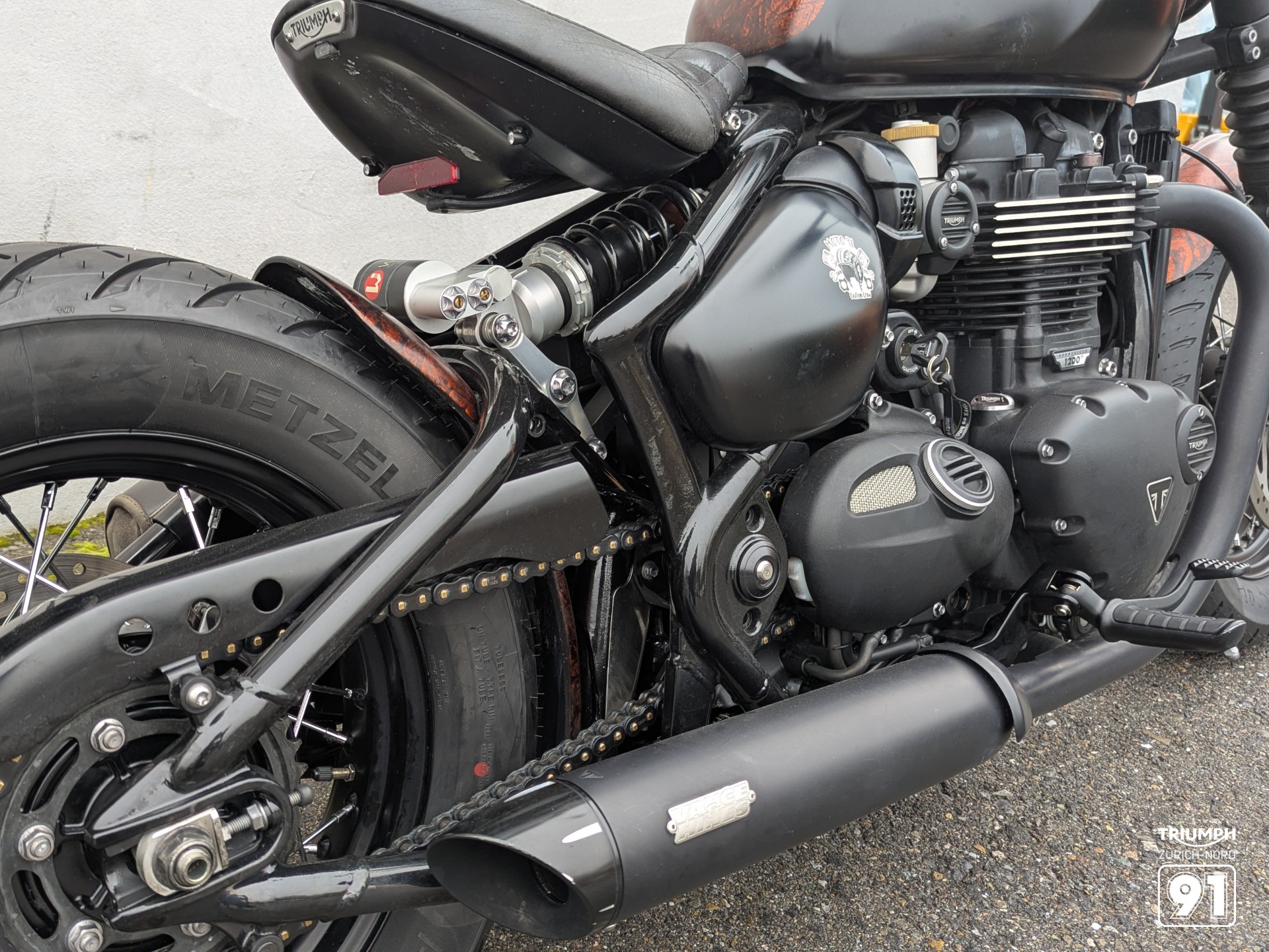 TRIUMPH Bonneville 1200 Bobber Black ABS-image-5