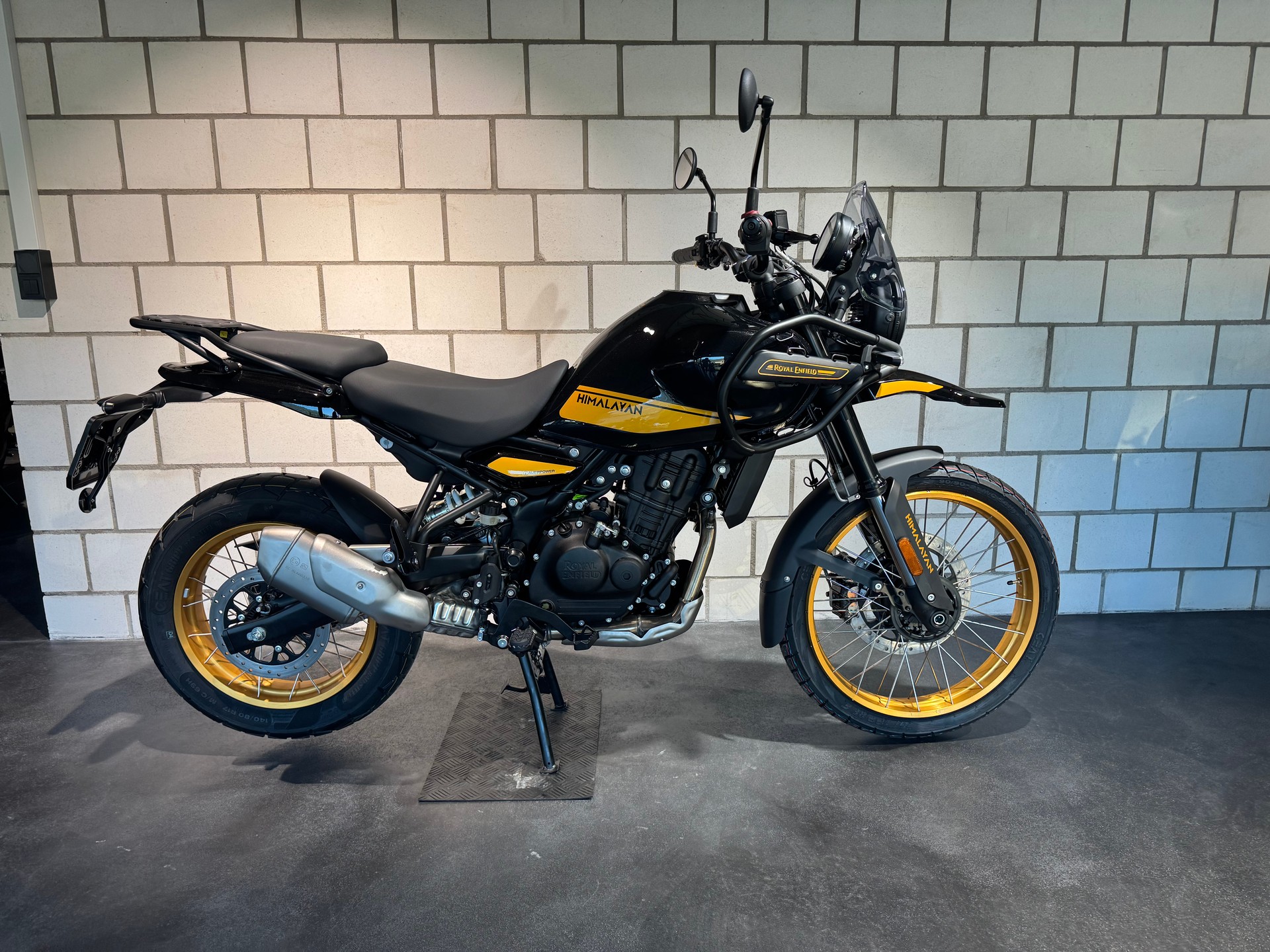 ROYAL ENFIELD Himalayan 452 Tubeless-showroom-element-1