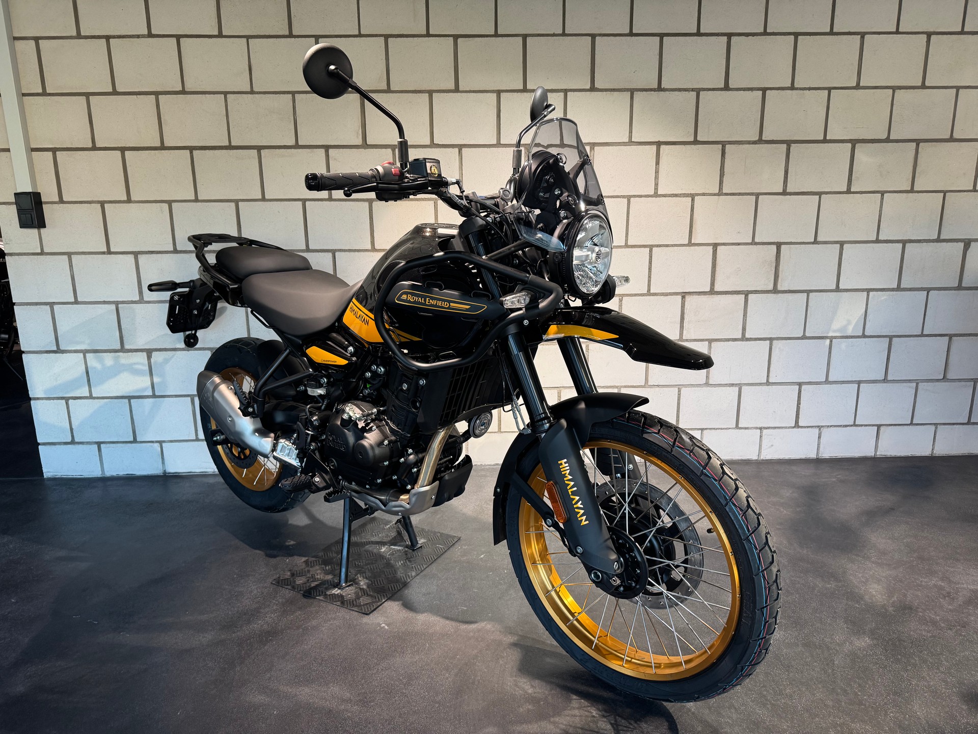 ROYAL ENFIELD Himalayan 452 Tubeless-showroom-element-2