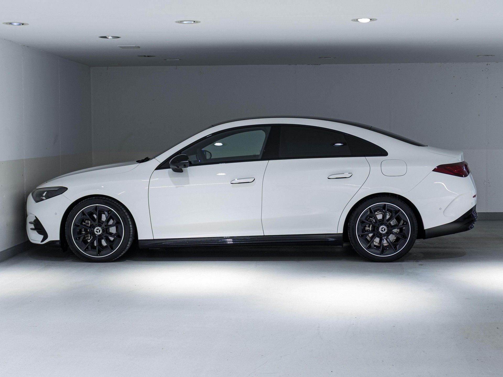 MERCEDES-BENZ CLA 220 4MATIC-image-4