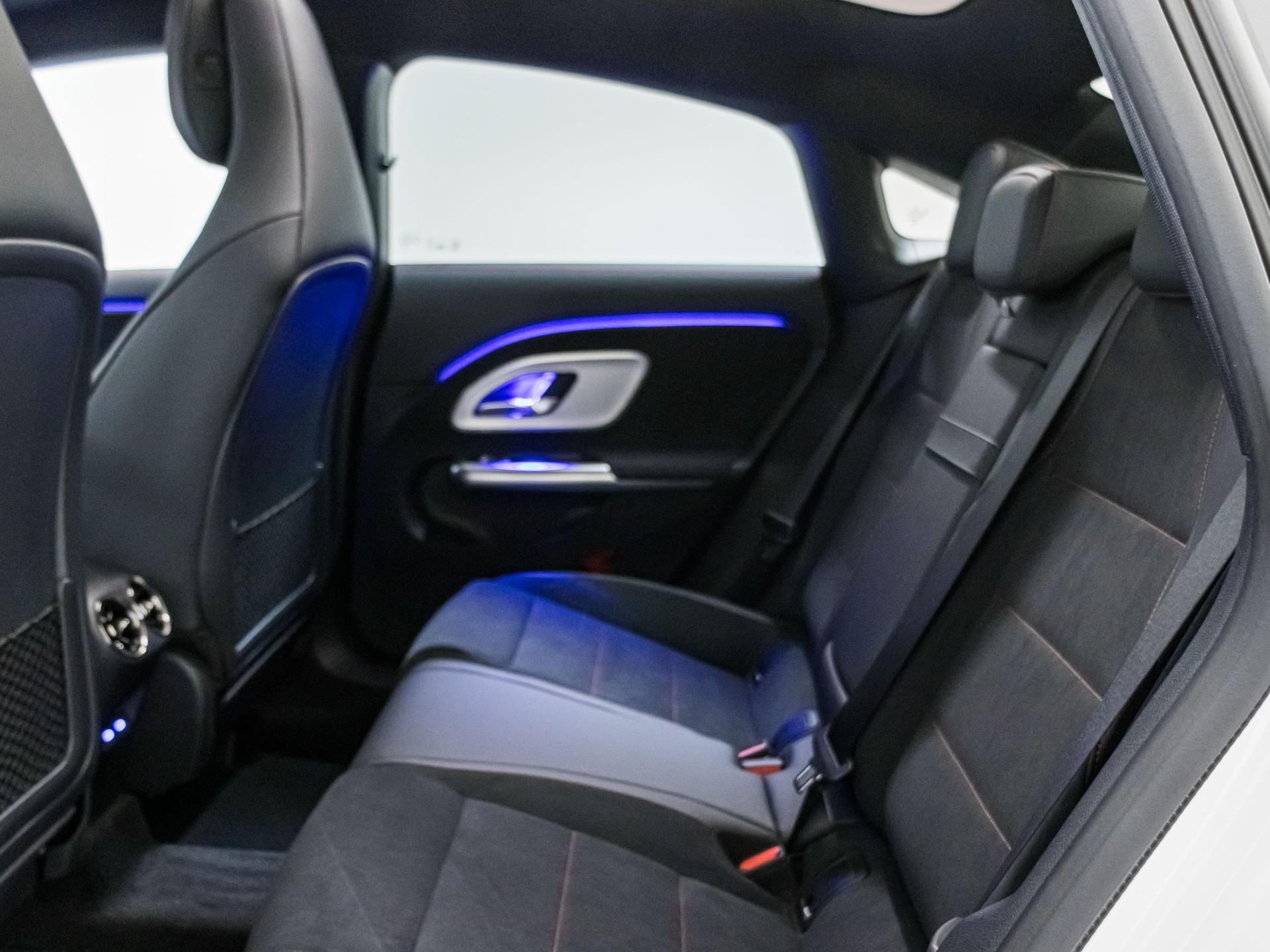 MERCEDES-BENZ CLA 220 4MATIC-image-7